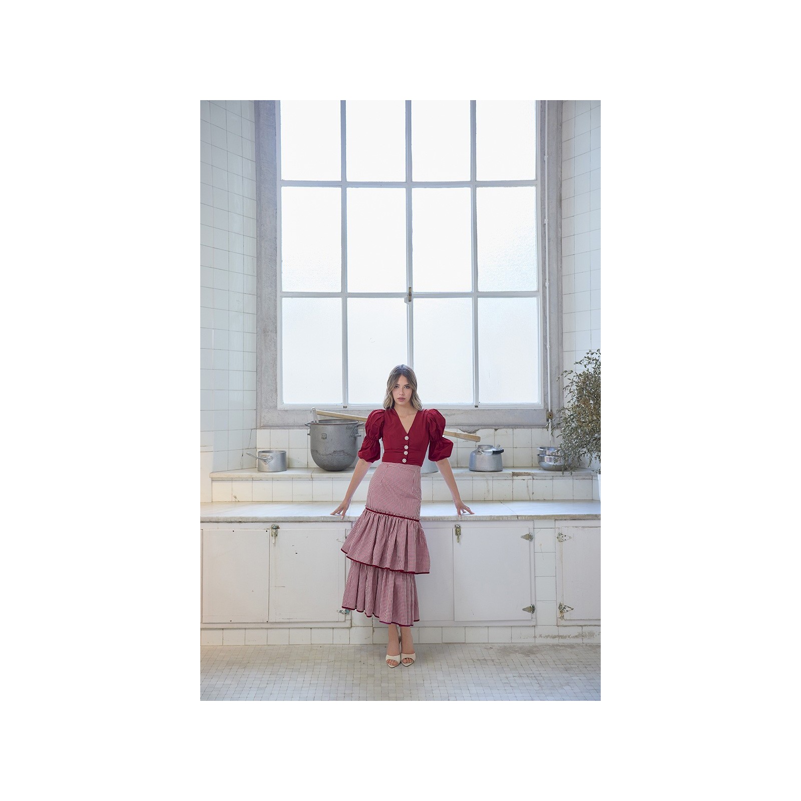Falda midi cuadro vichy volantes blanco y burdeos