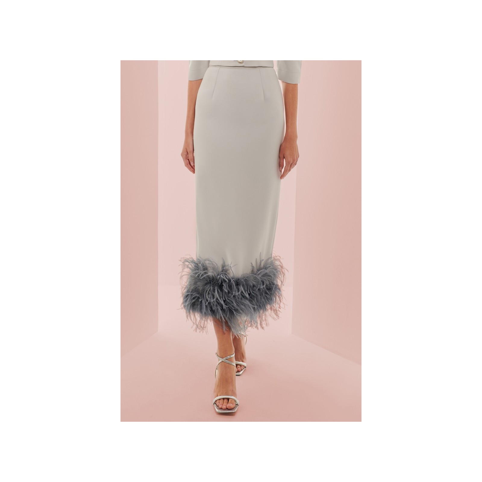 Falda recta midi de plumas en crepe gris