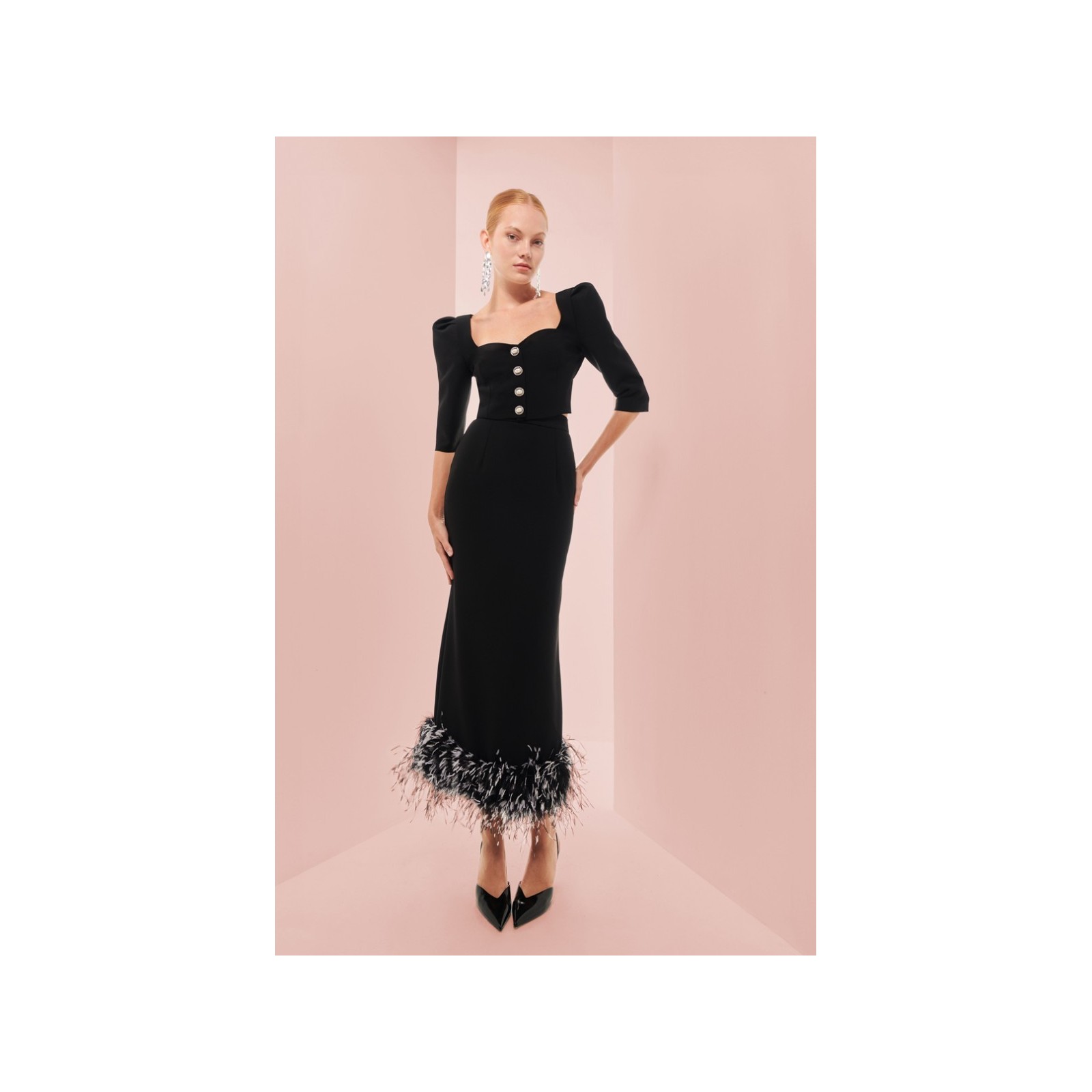 top corto negro escote corazon y botones joya