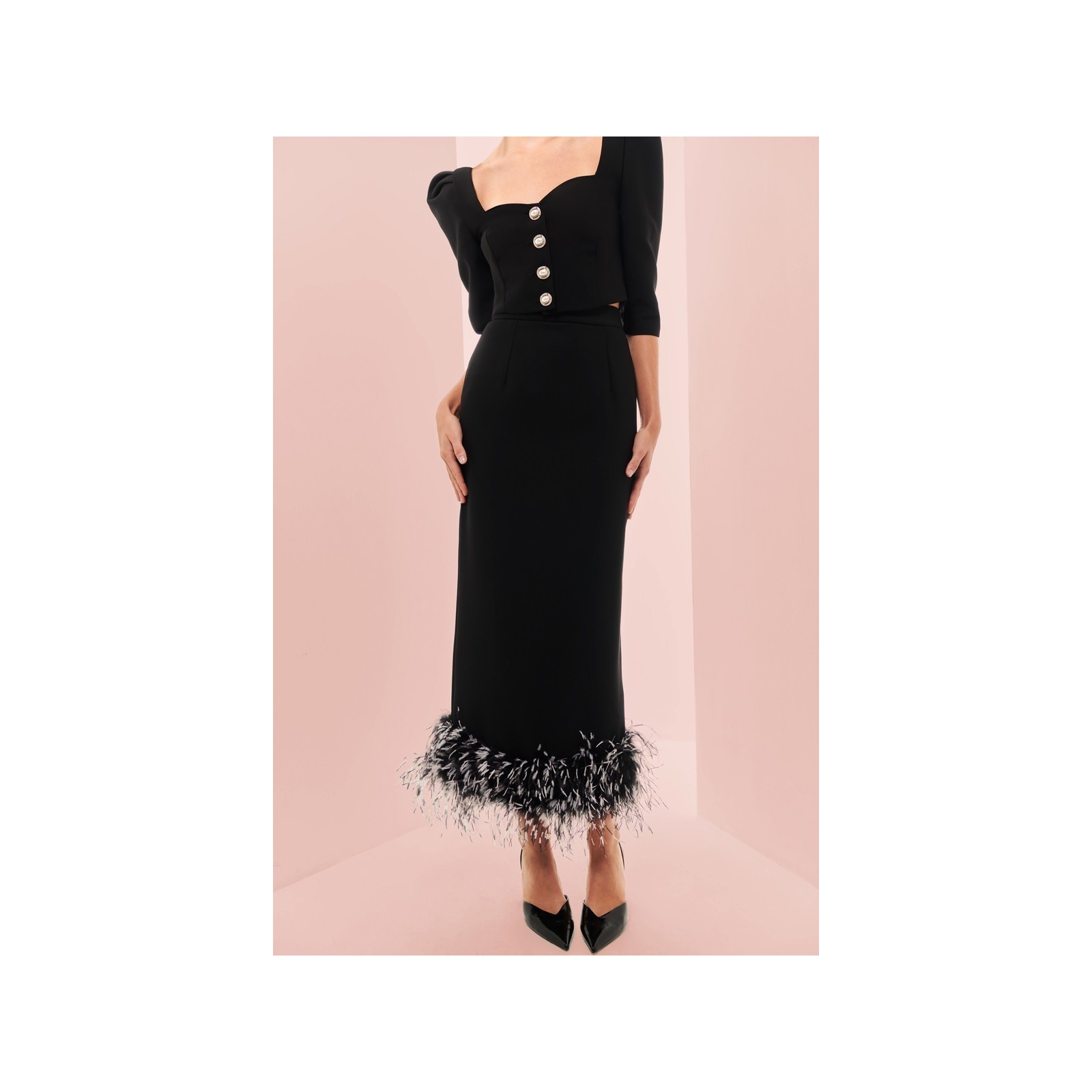 top corto negro escote corazon y botones joya