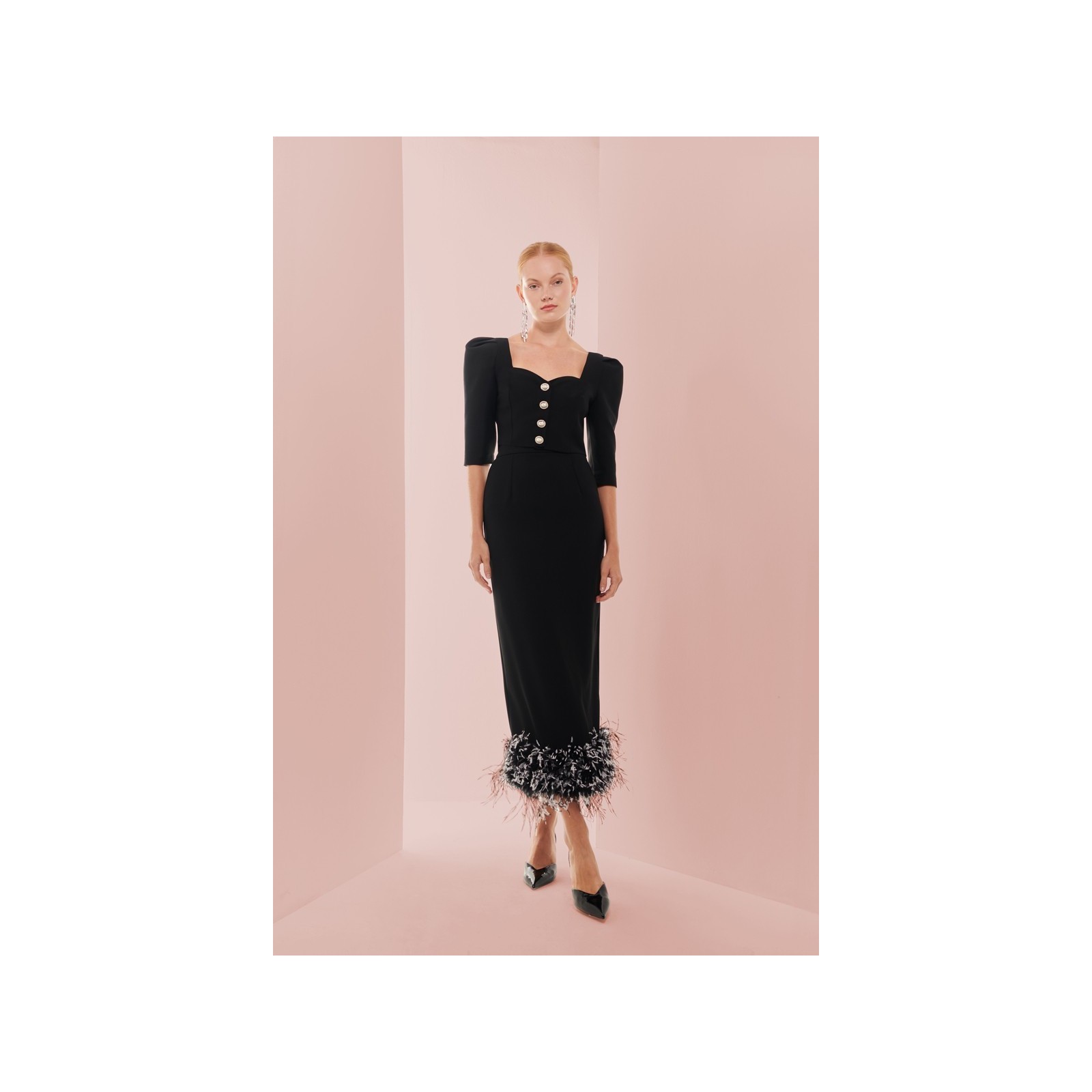 Falda recta midi de plumas en crepe negro plumas blanco y negro