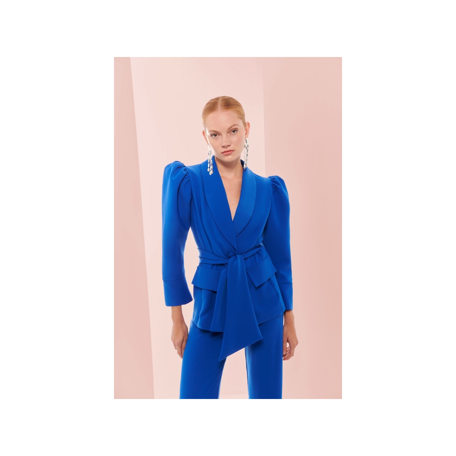 Chaqueta americana crepe azul klein manga abullonada