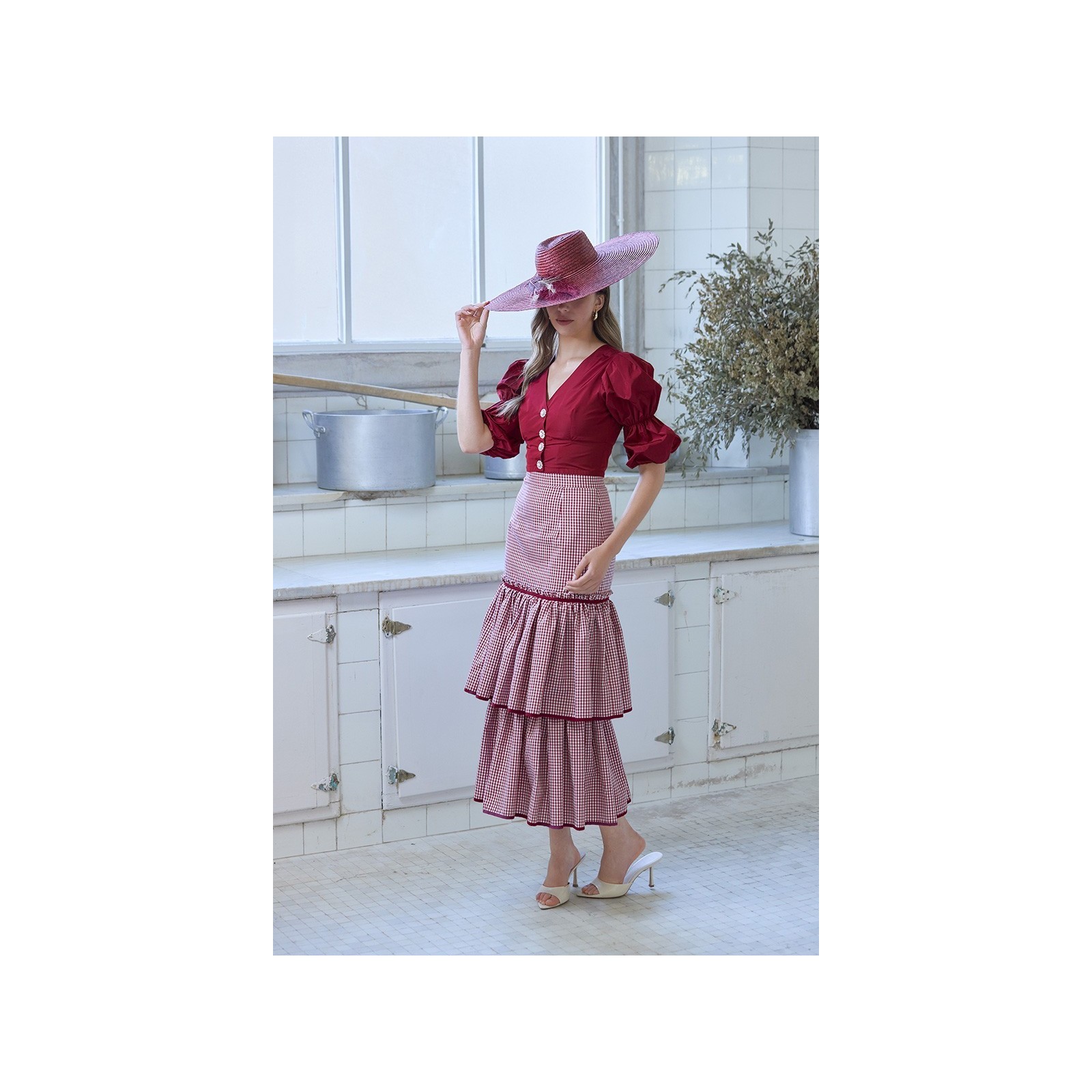 Falda midi cuadro vichy volantes blanco y burdeos