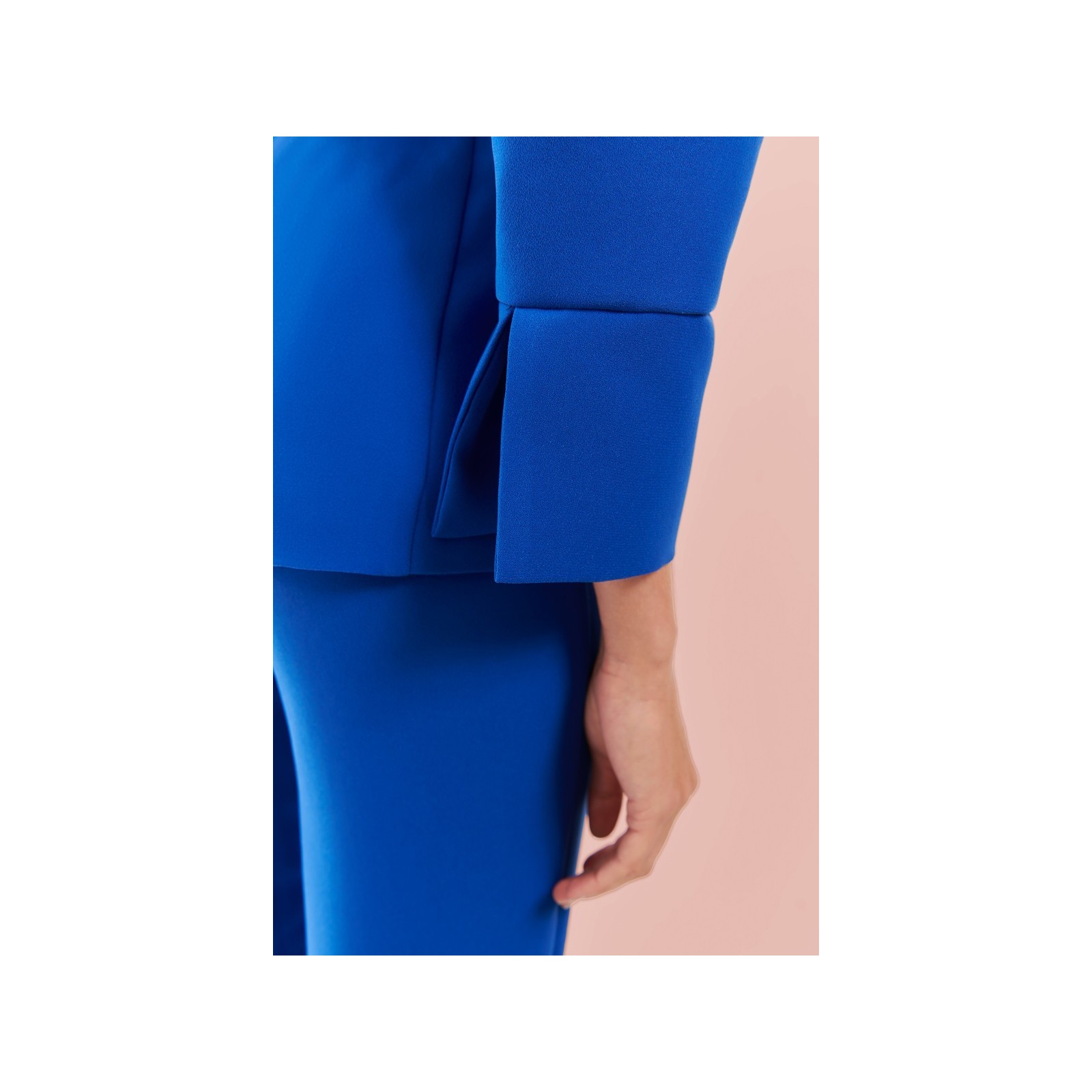 Chaqueta americana crepe azul klein manga abullonada