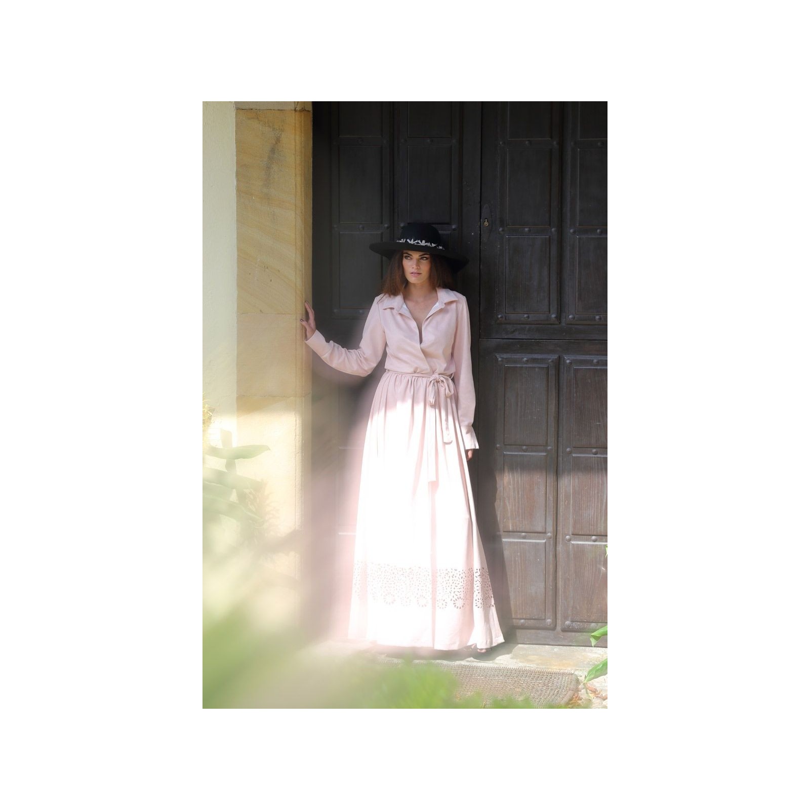 sombrero negro con detalle de lazos chanel rosas