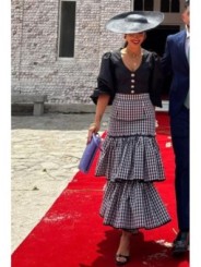 Falda midi cuadro vichy volantes blanco y negro