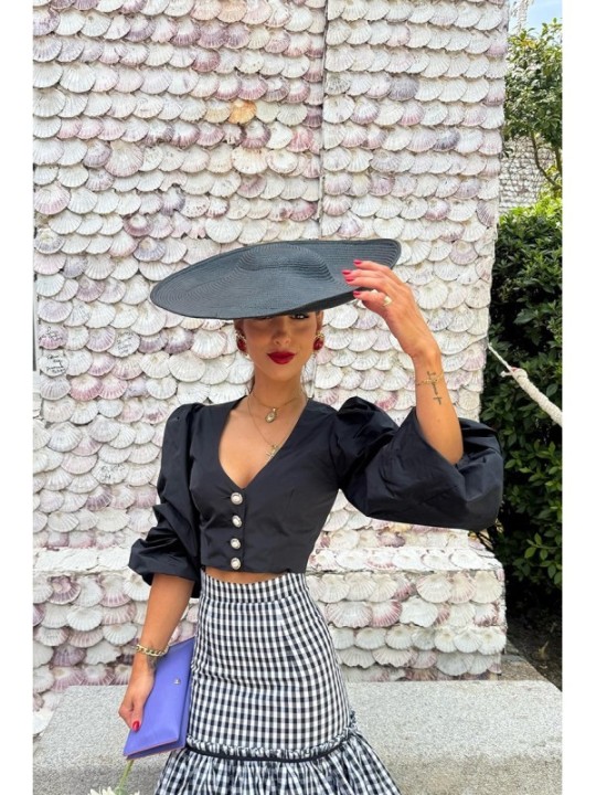 Falda midi cuadro vichy volantes blanco y negro