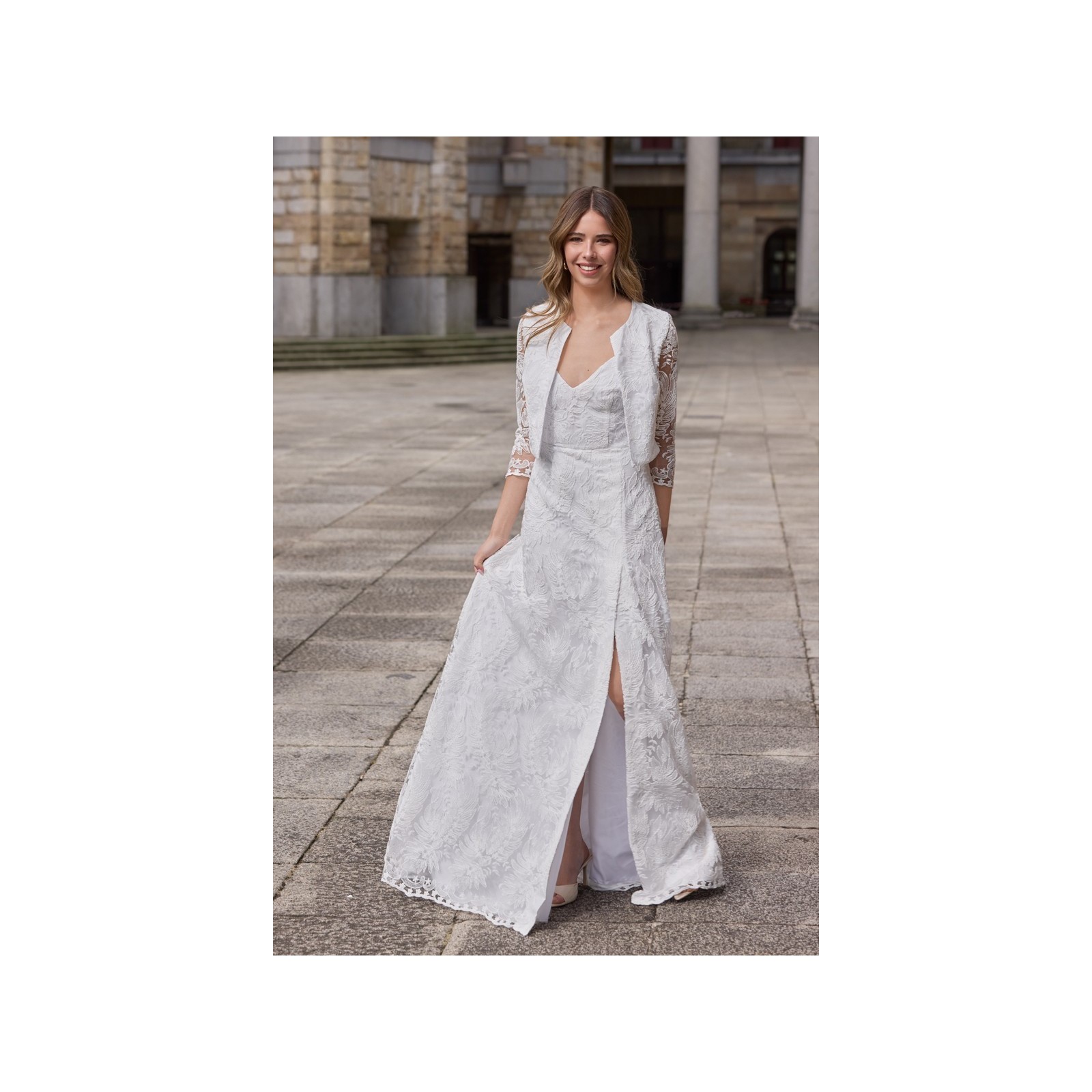 Vestido escote V estilo lencero tul bordado