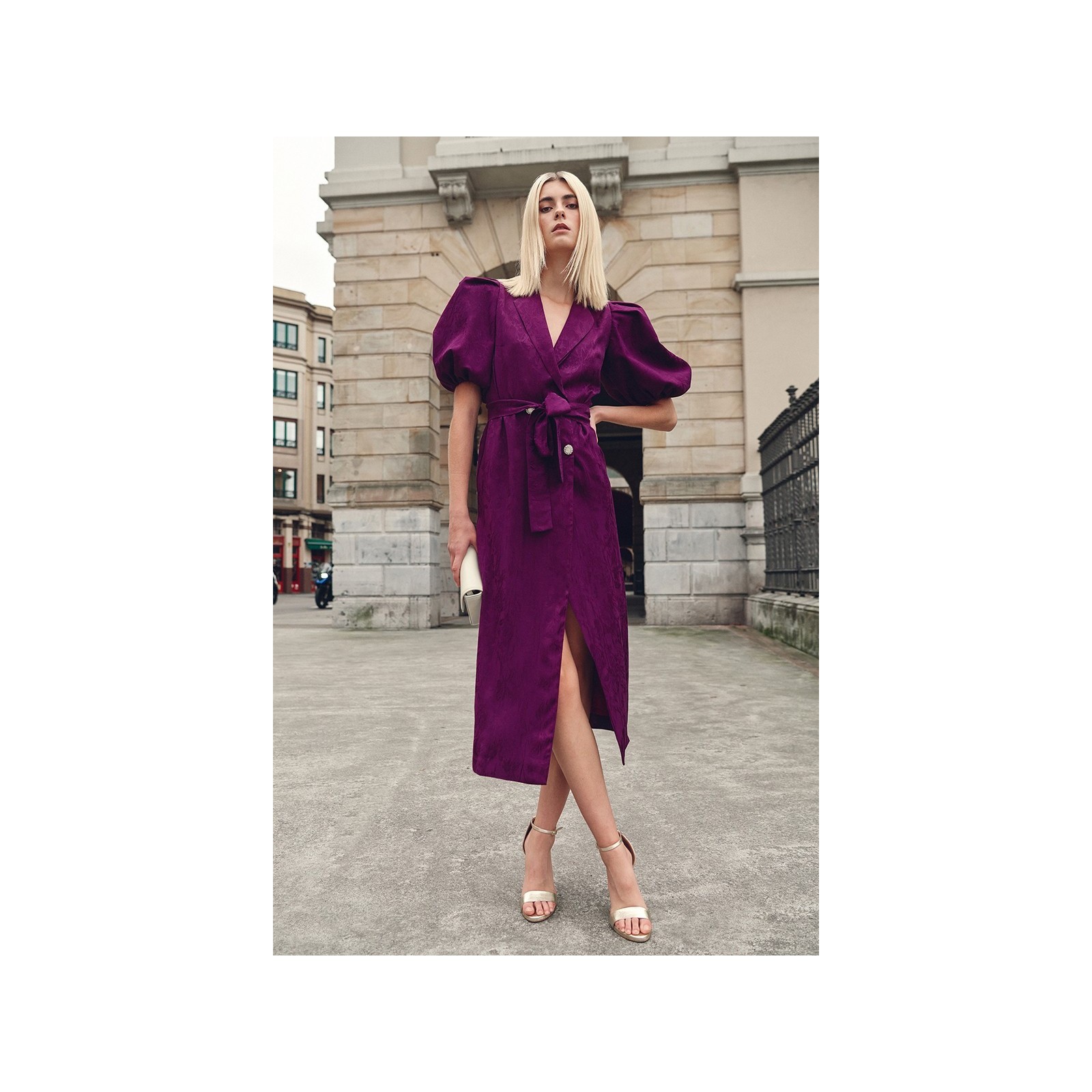 Vestido midi con mangas abullonadas rosa tornasolado y solapa negra