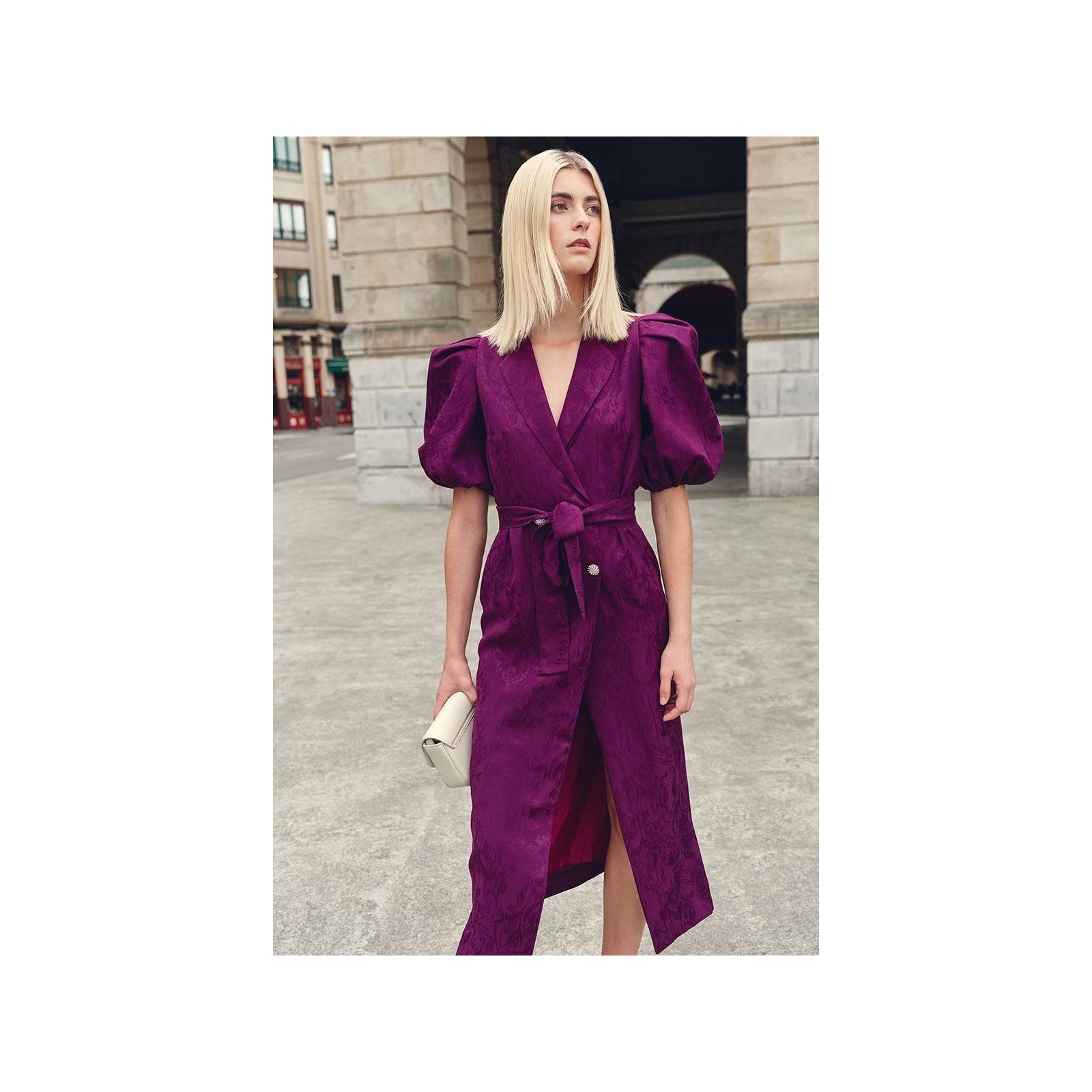 Vestido midi con mangas abullonadas rosa tornasolado y solapa negra