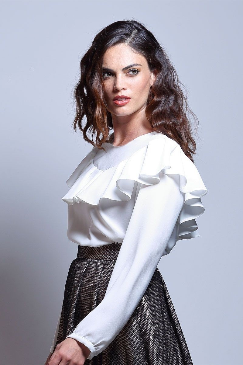 comprar online blusa blanca de vestir con volante para fiesta
