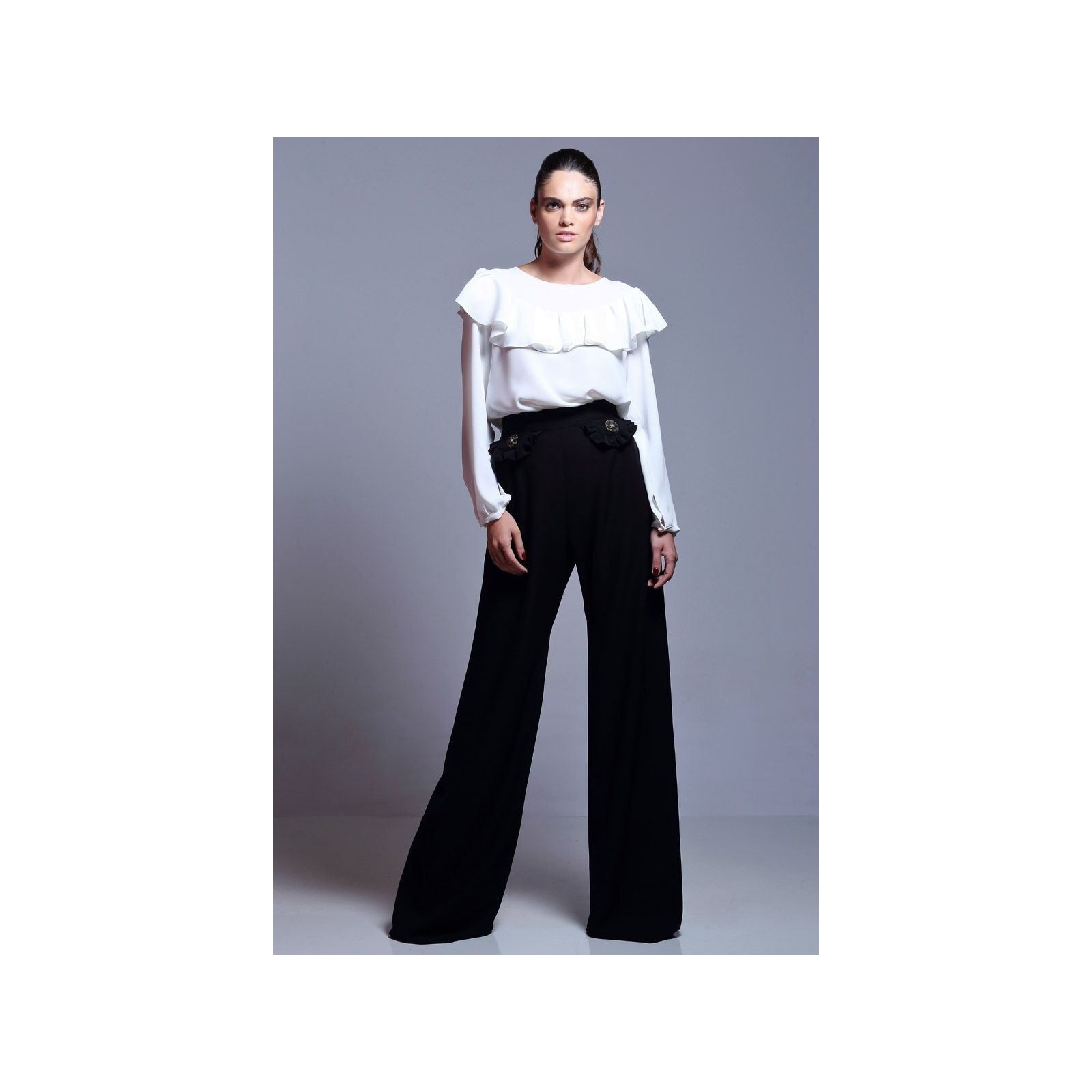 comprar online blusa blanca de vestir con volante para fiesta