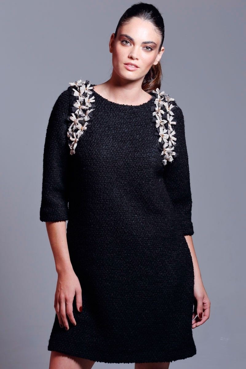 vestido corto negro de baguilla de lana con lazos adorno chanel