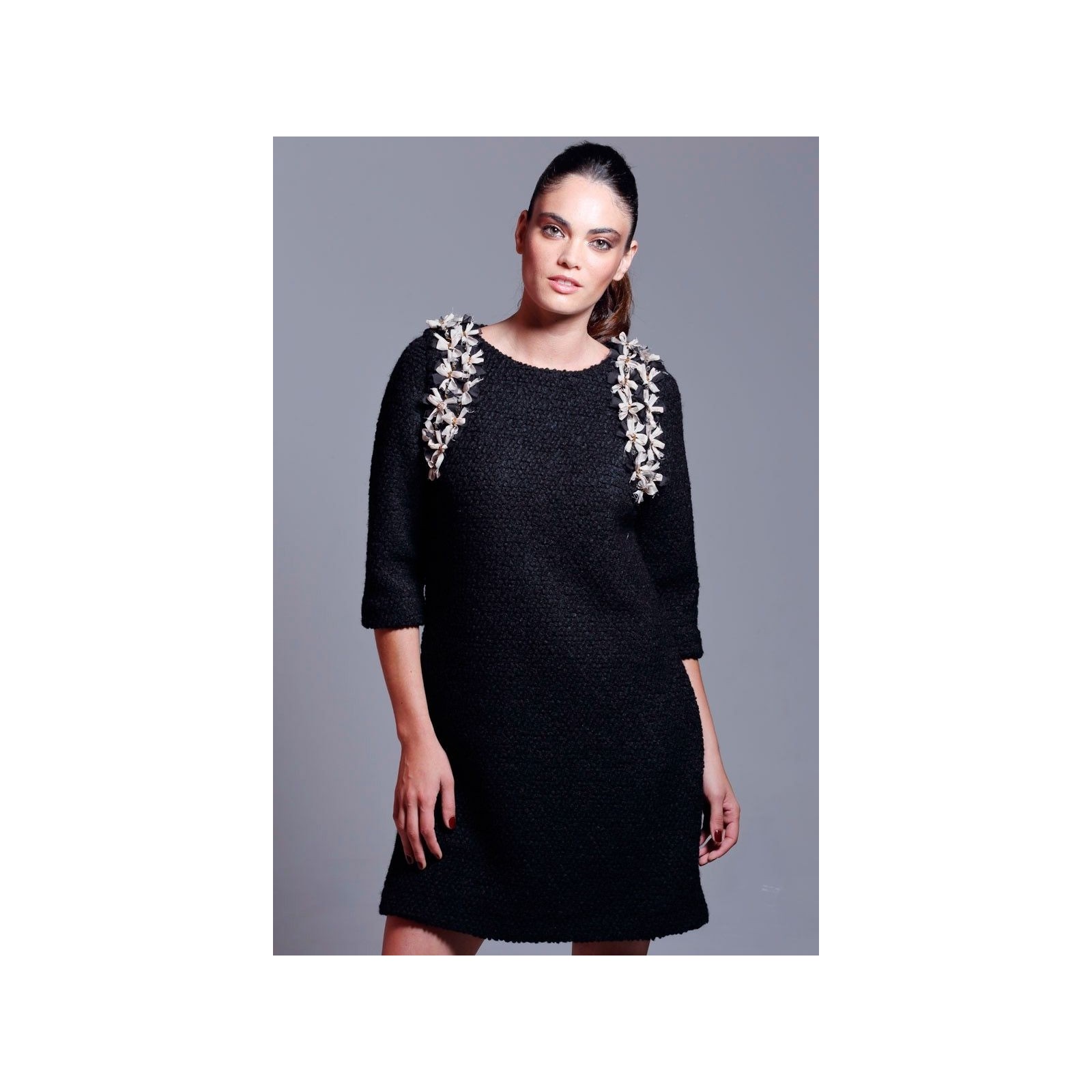 vestido corto negro de baguilla de lana con lazos adorno chanel