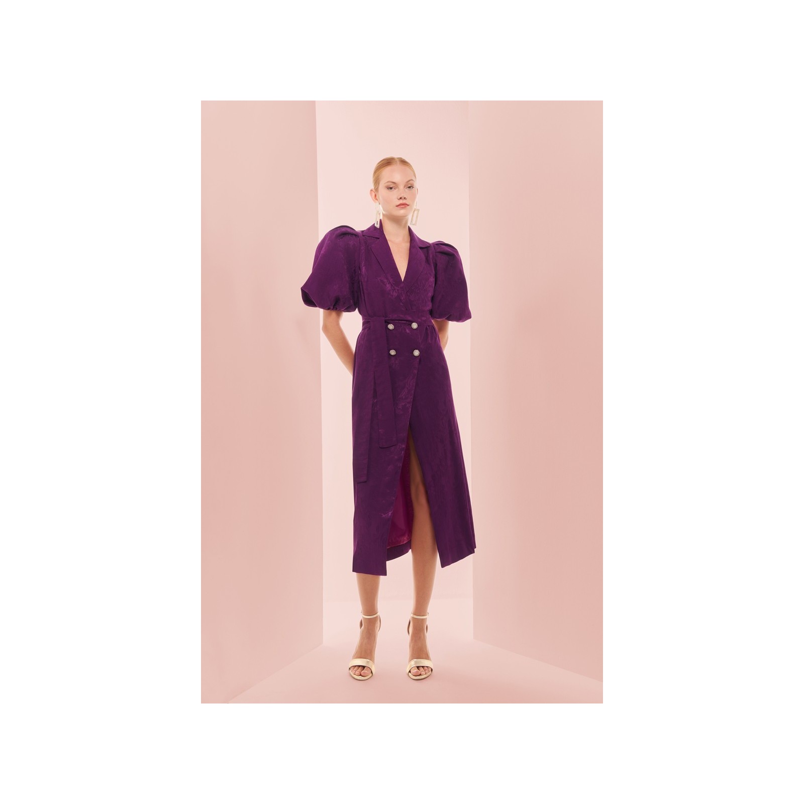 Vestido midi con mangas abullonadas rosa tornasolado y solapa negra