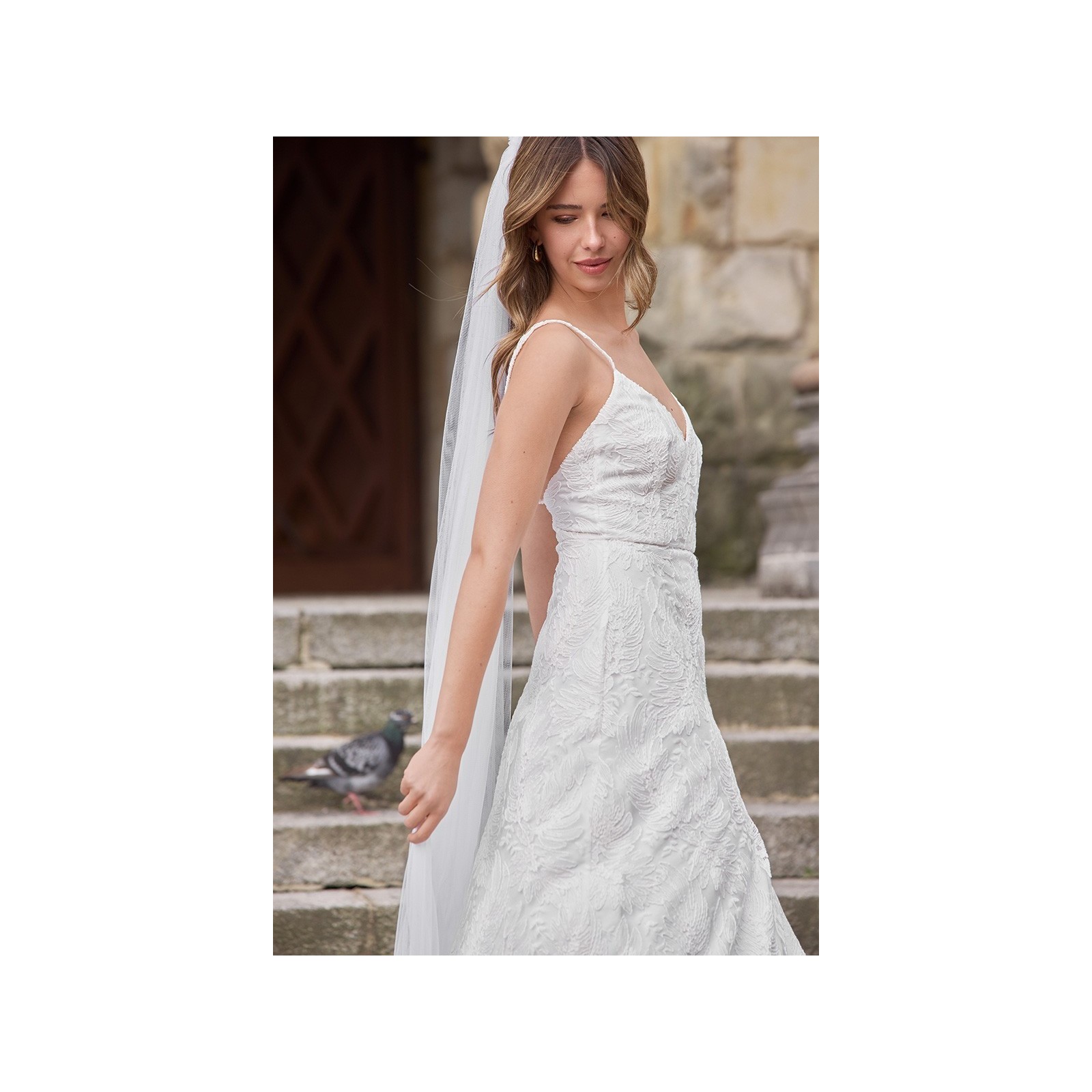 Vestido escote V estilo lencero tul bordado