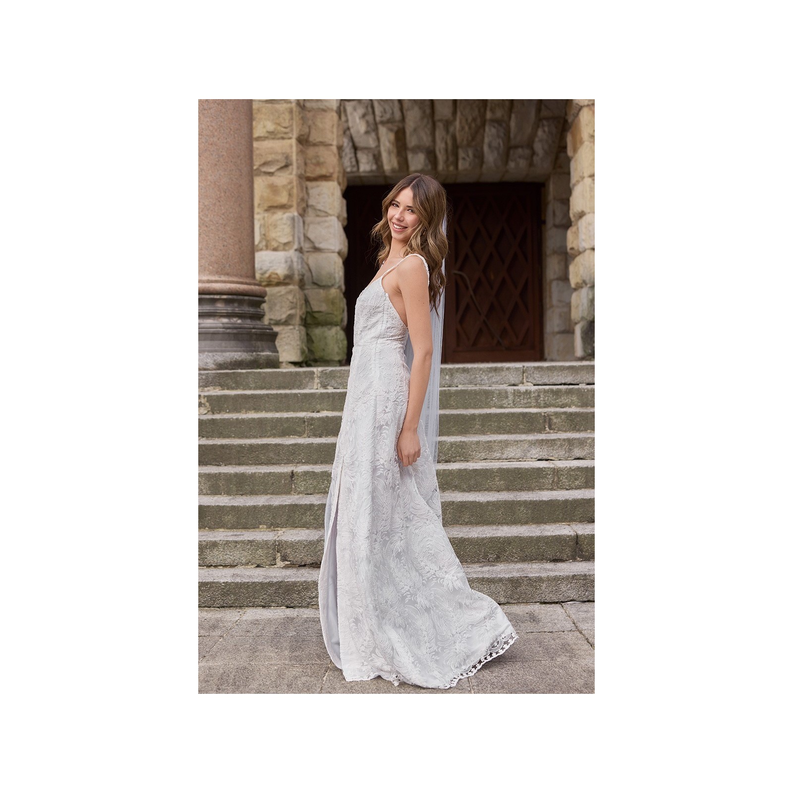 Vestido escote V estilo lencero tul bordado