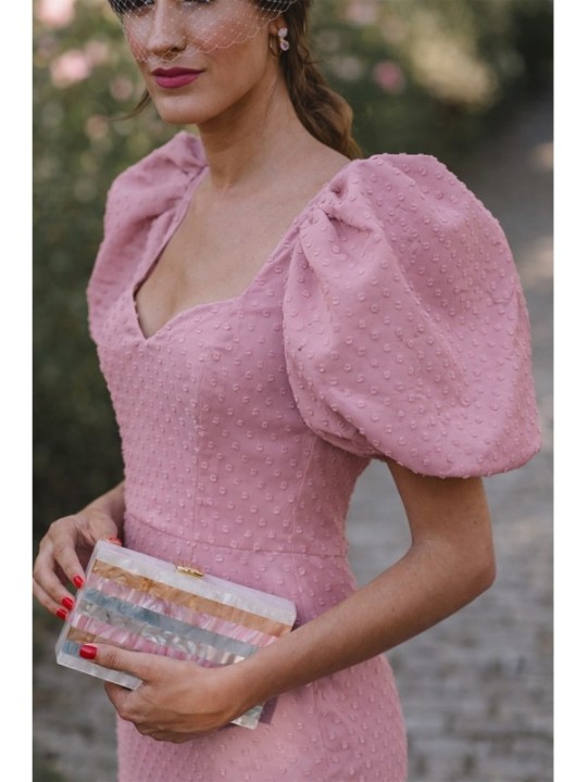 Vestido de fiesta de plumetti rosa palo con mangas abullonadas y volante en bajo