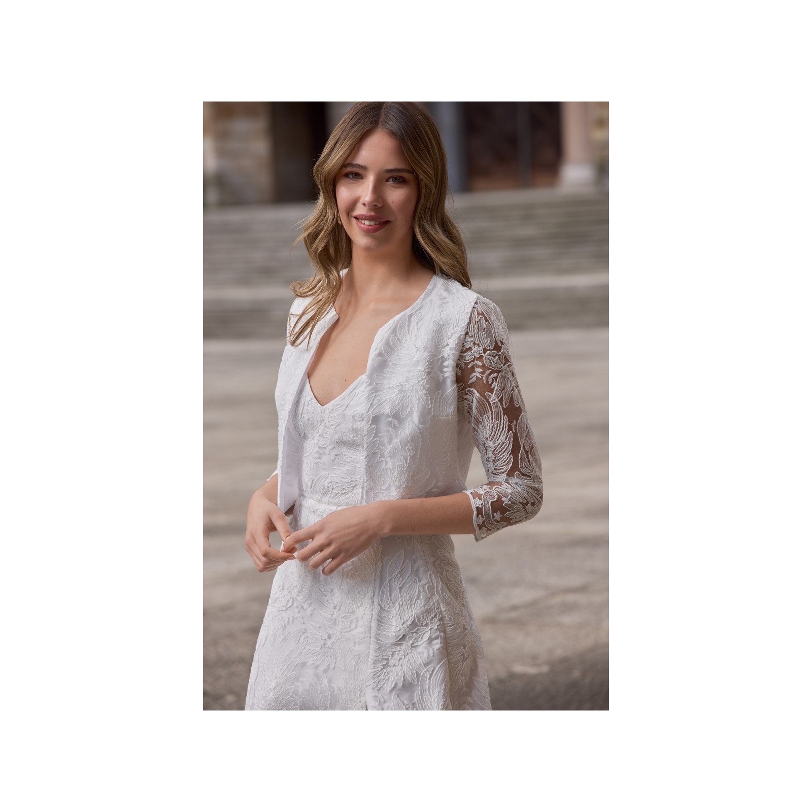 Vestido escote V estilo lencero tul bordado