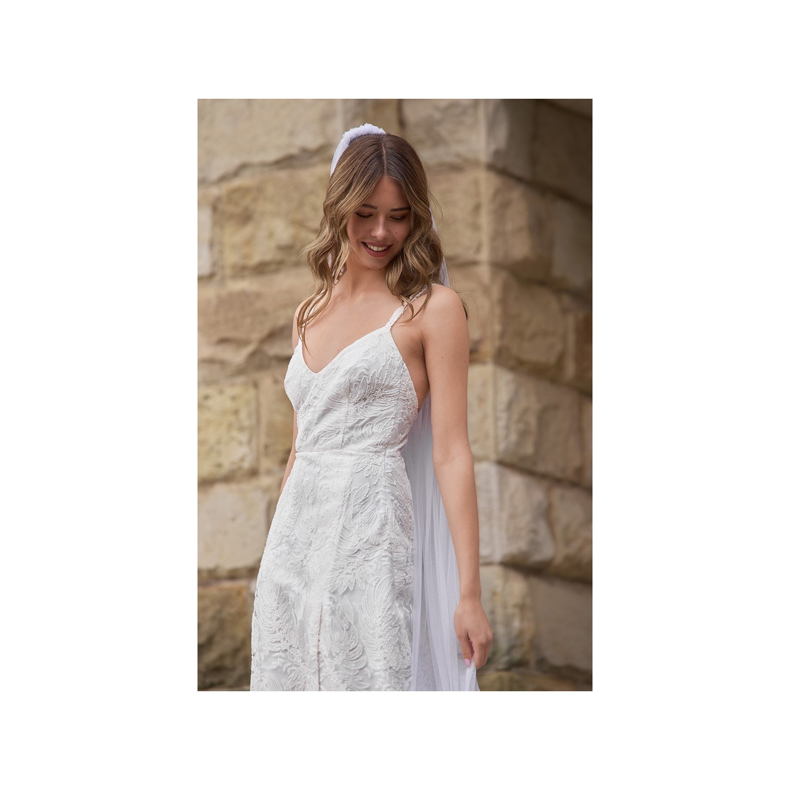 Vestido escote V estilo lencero tul bordado
