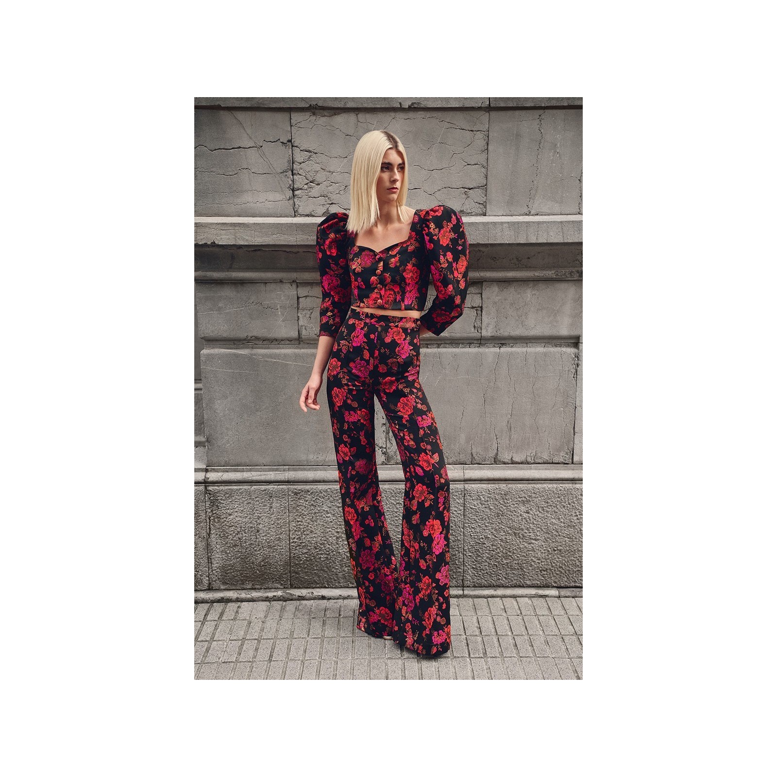 Pantalon palazzo de jacquard brocado negro con flores para invitada