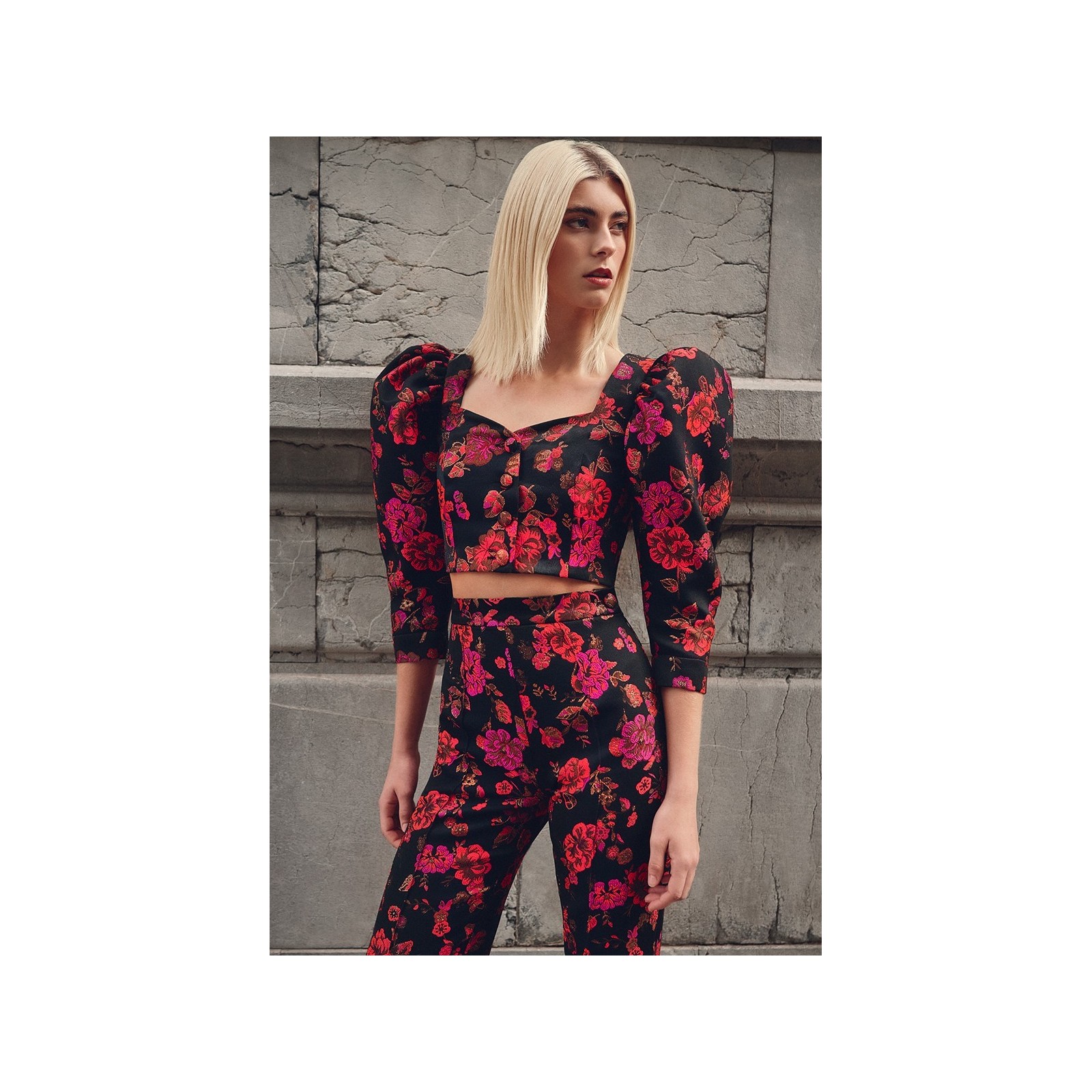 Pantalon palazzo de jacquard brocado negro con flores para invitada