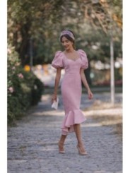 Vestido de fiesta de plumetti rosa palo con mangas abullonadas y volante en bajo
