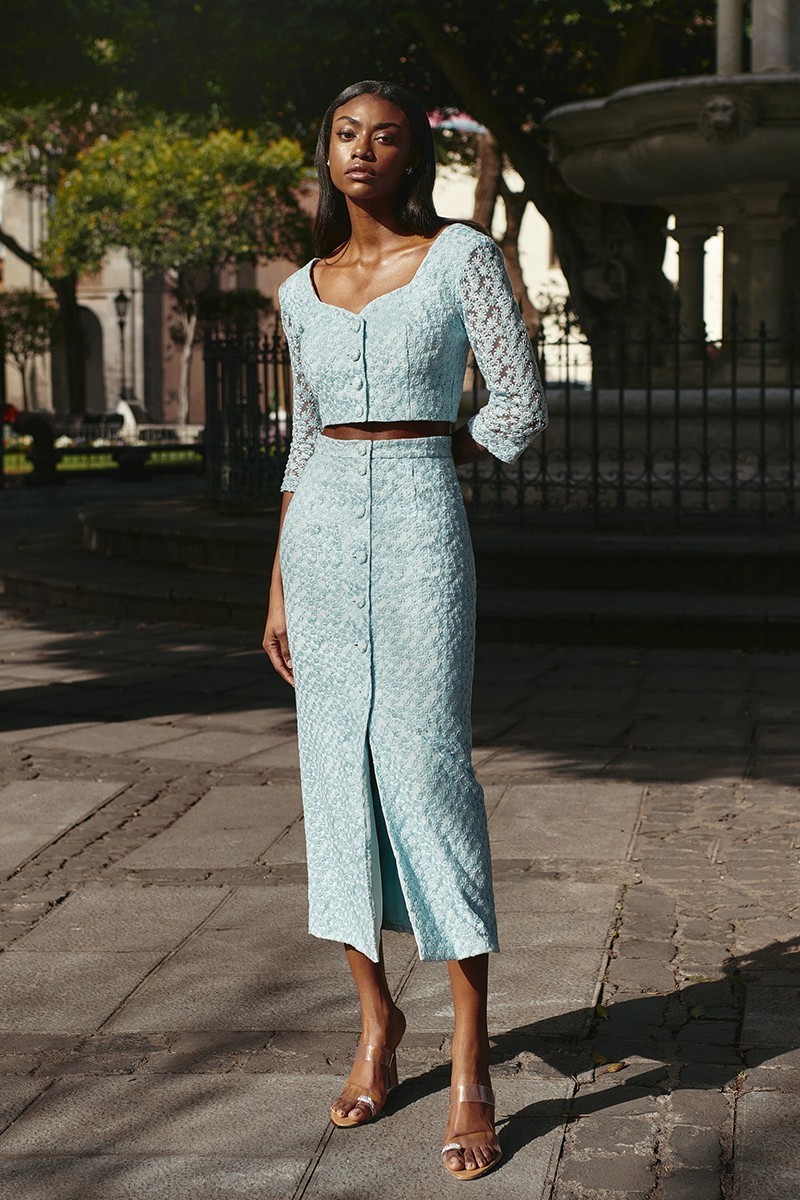 conjunto top y falda azul claro con tul flores bordadas para