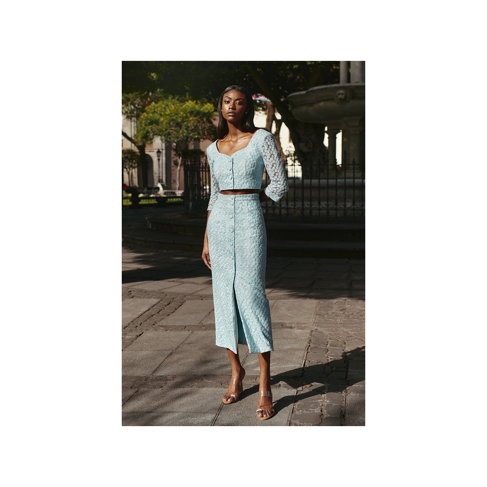 conjunto top y falda azul claro con tul flores bordadas para