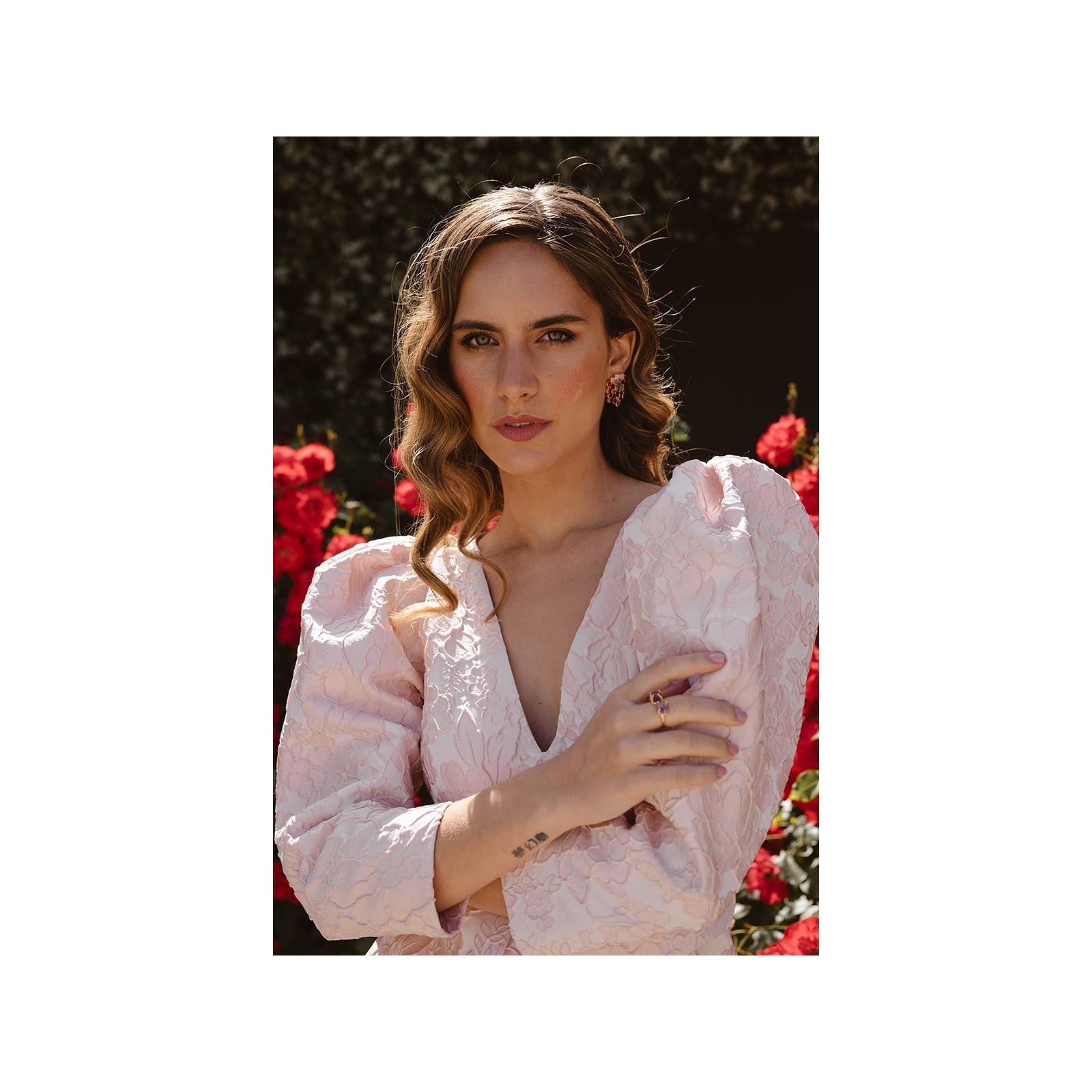 Mono brocado de flores rosa palo invitada mama de comunion