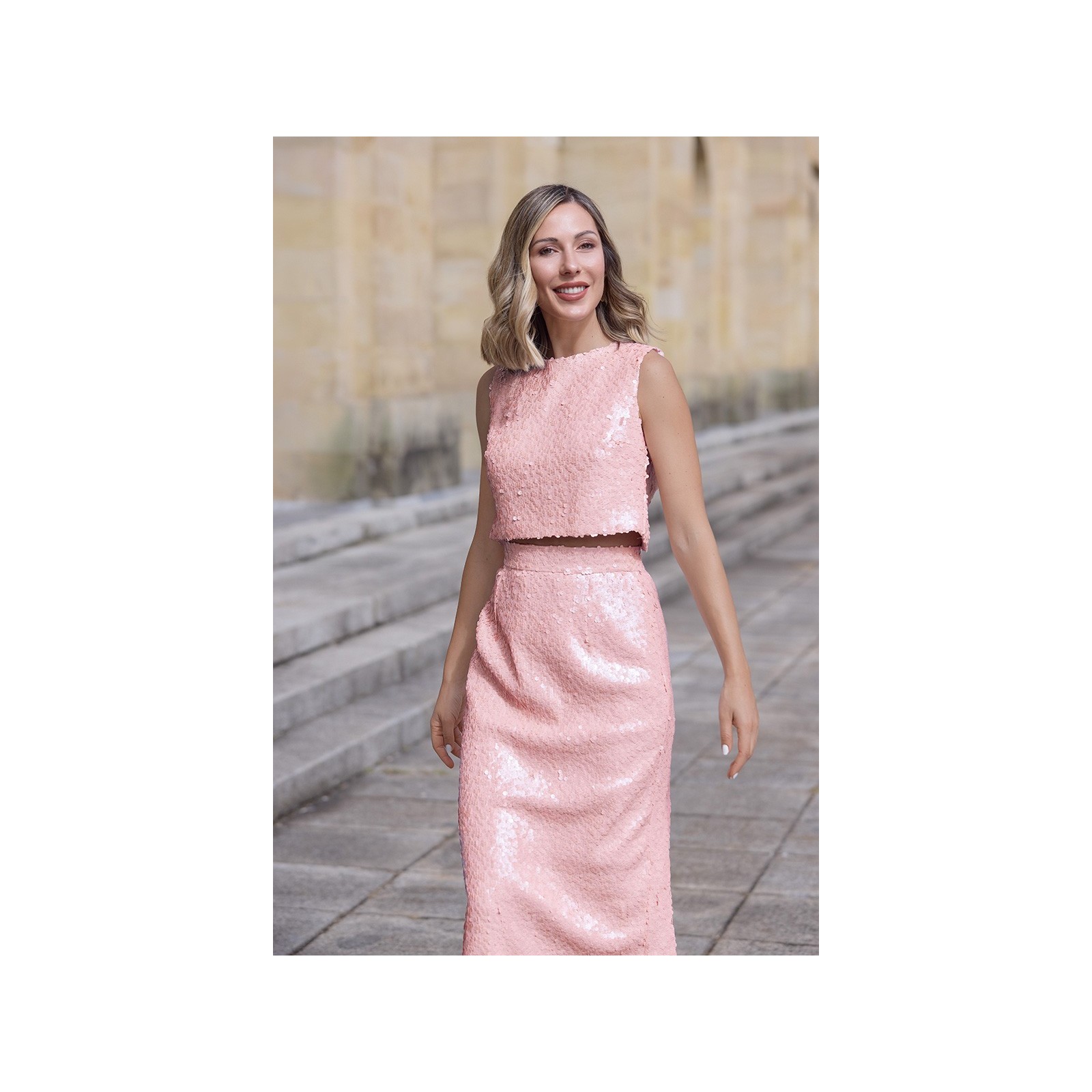 top cruzado de lentejuelas para invitada
