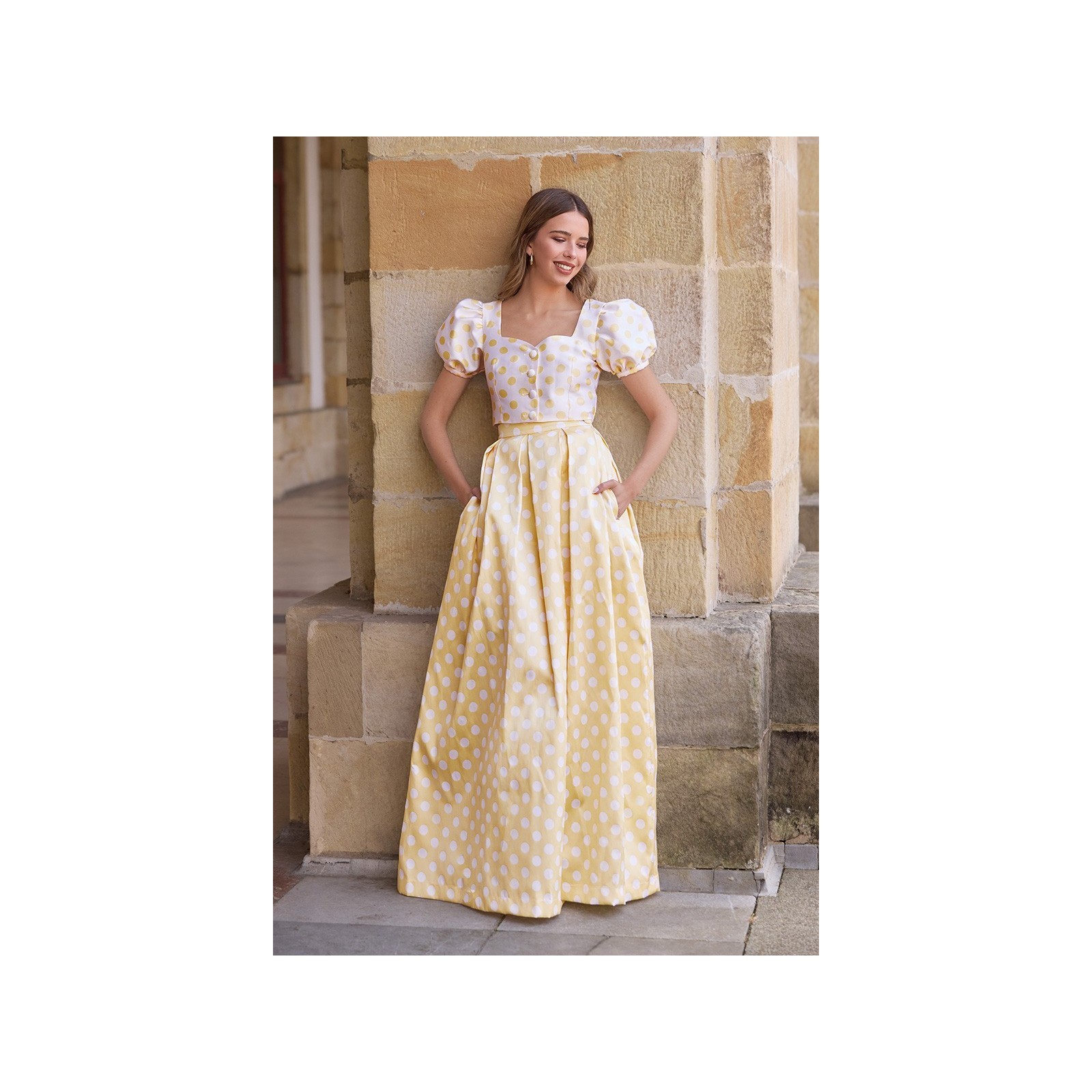 Conjunto top y falda abullonado de lunares amarillo