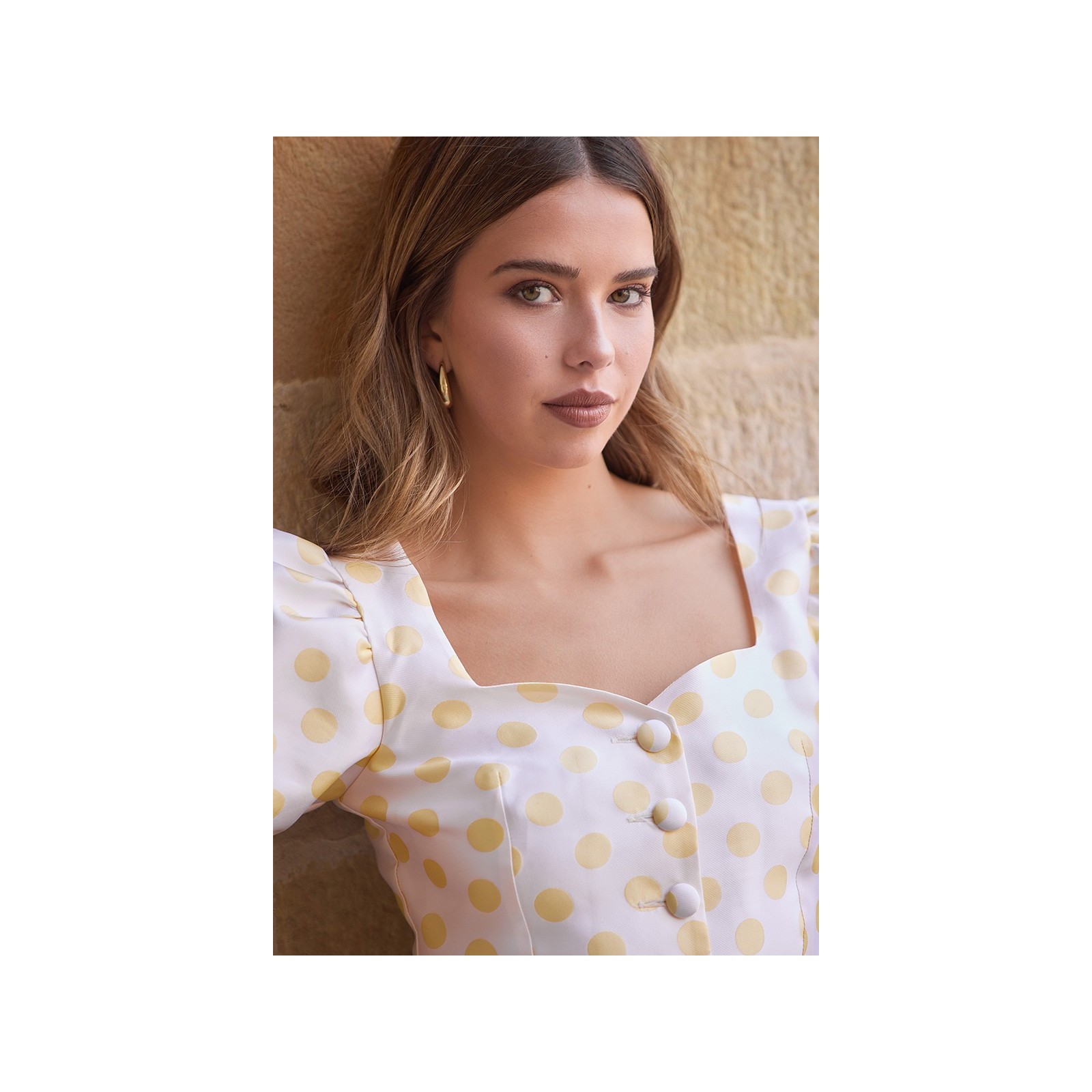 Conjunto top y falda abullonado de lunares amarillo