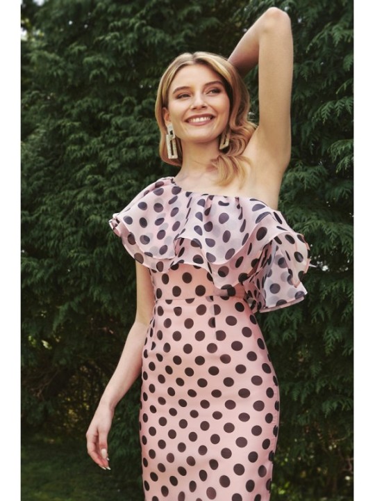 Vestido midi con volantes asimetrico en organza lunares rosa para invitadas
