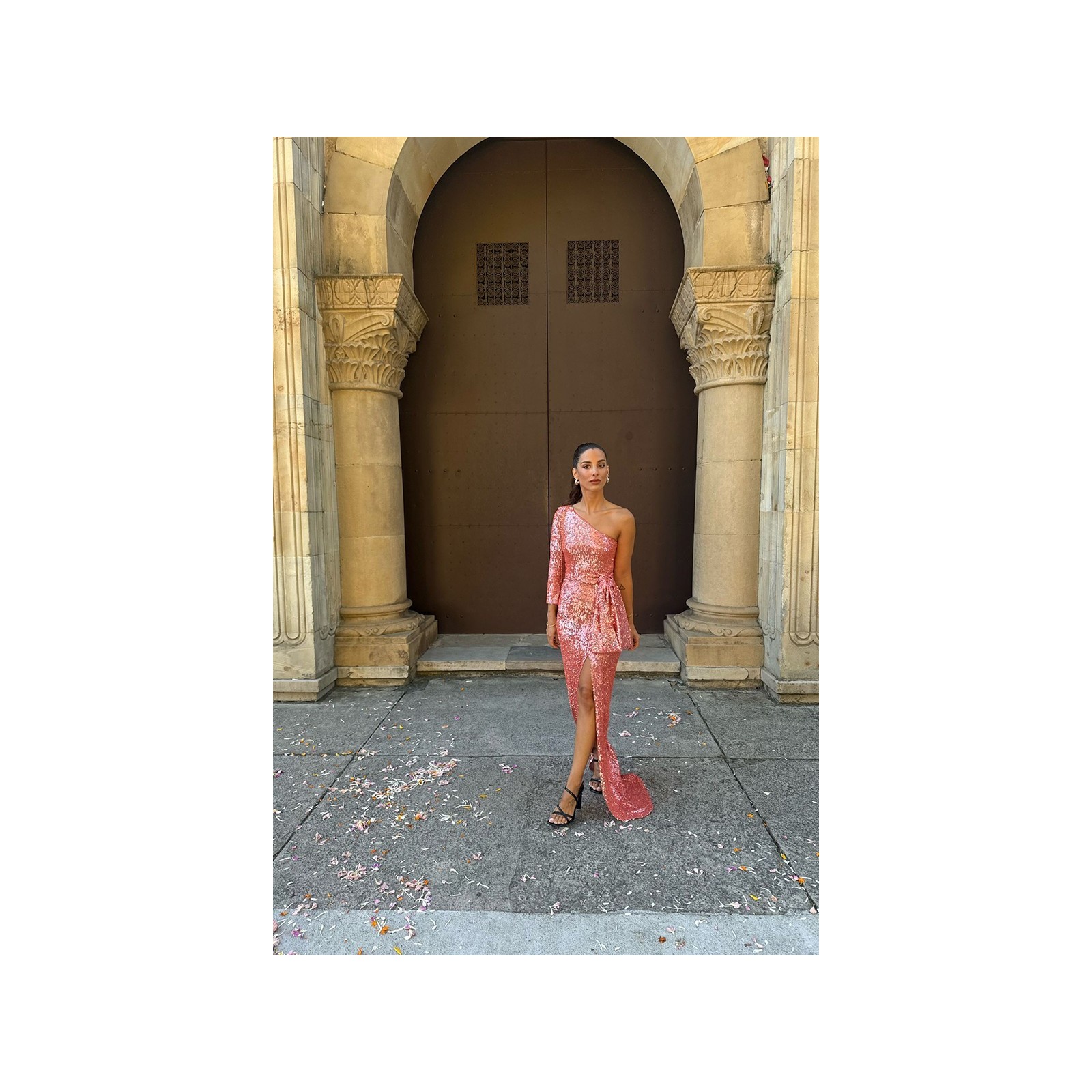 Vestido de fiesta asimetrico largo de lentejuelas coral