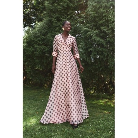 Vestido camisero largo con cuello esmoquin en organza lunares rosa para invitadas
