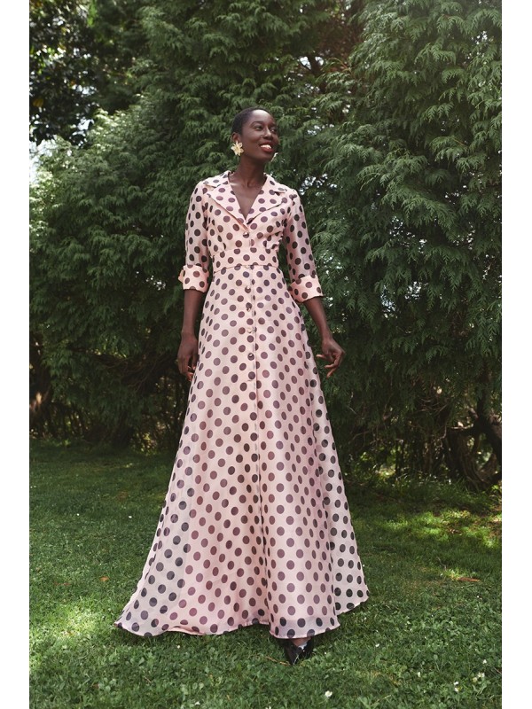 Vestido camisero largo con cuello esmoquin en organza lunares rosa para invitadas