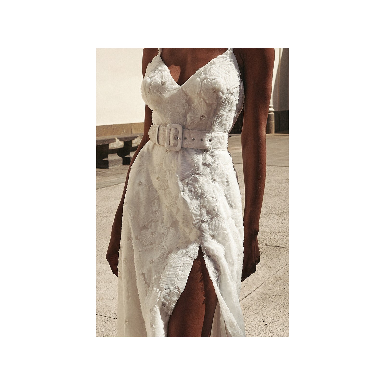 Cinturon tul blanco flores relieve