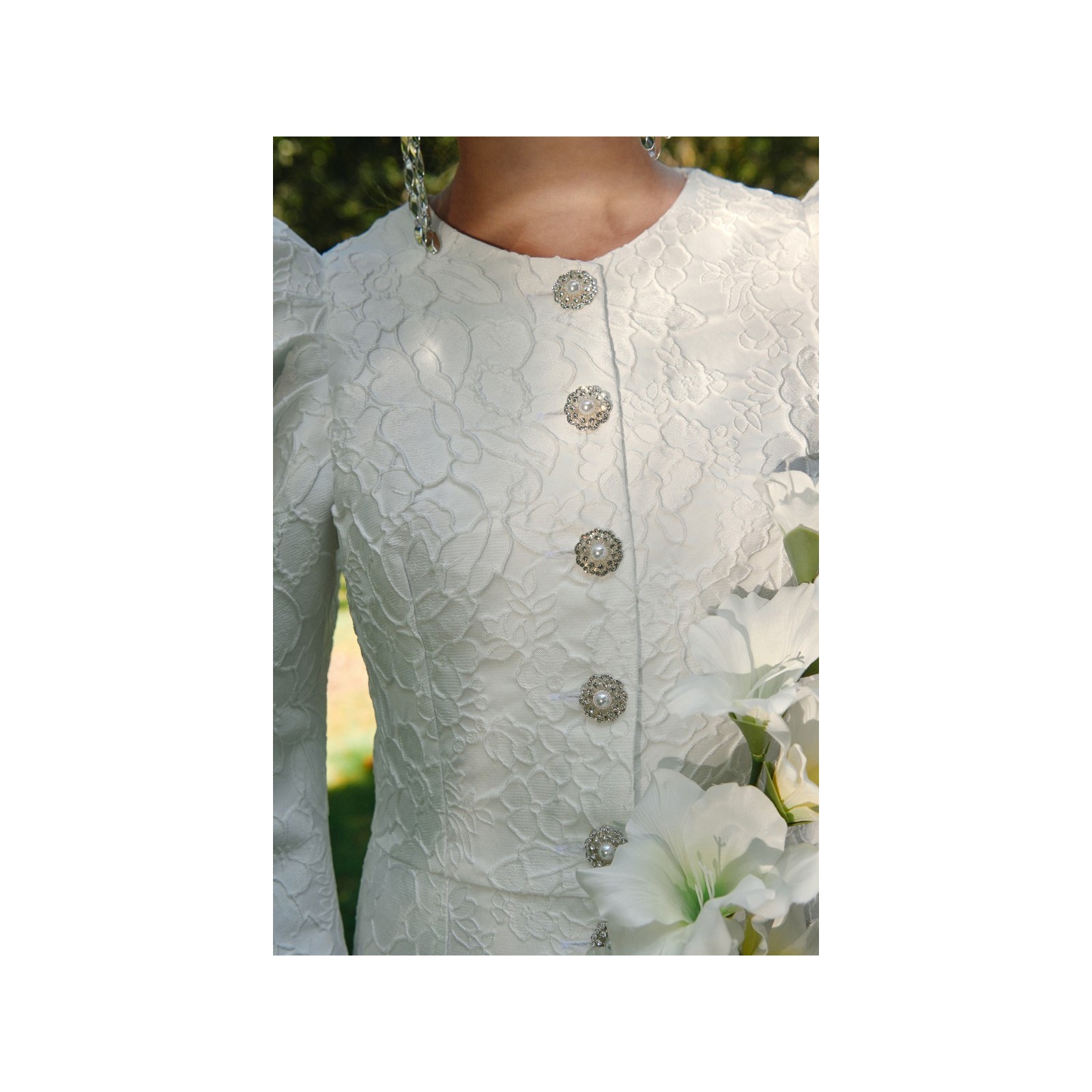 Vestido midi manga abullonada brocadoflores  blanco