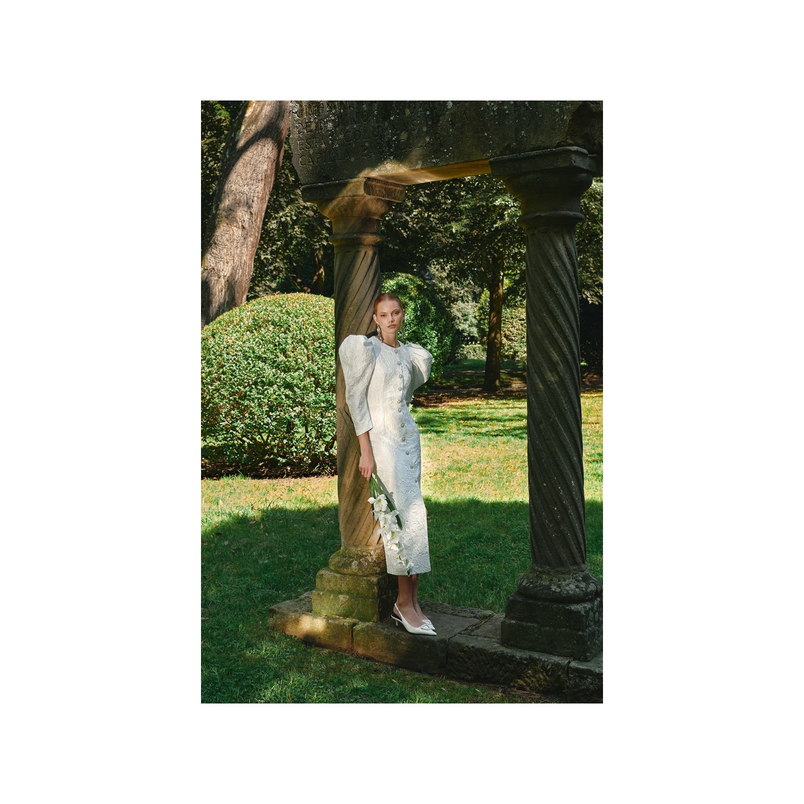 Vestido midi manga abullonada brocadoflores  blanco
