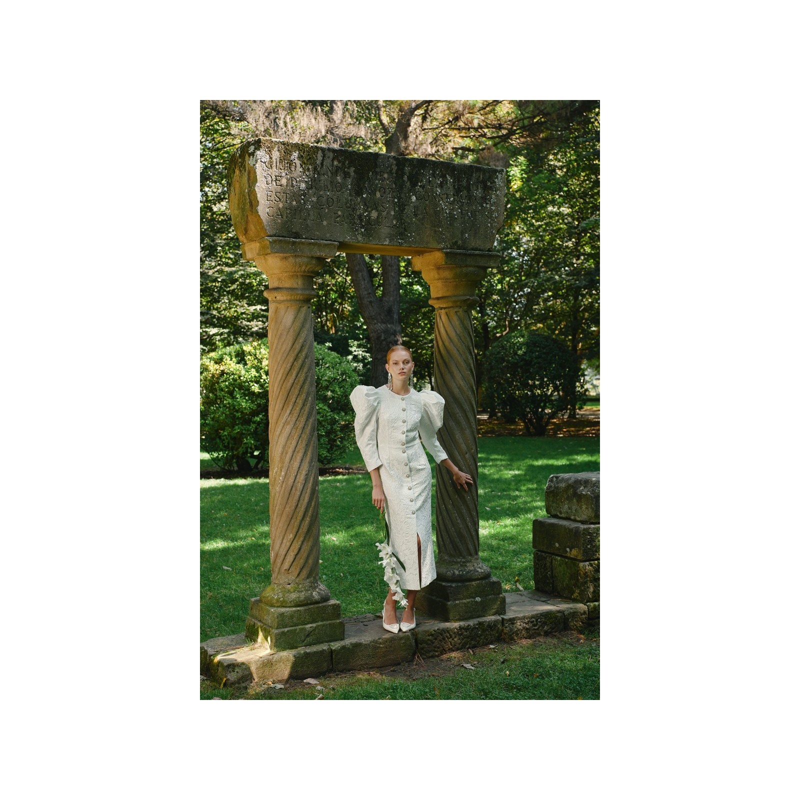 Vestido midi manga abullonada brocadoflores  blanco