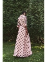 Vestido camisero largo con cuello esmoquin en organza lunares rosa para invitadas