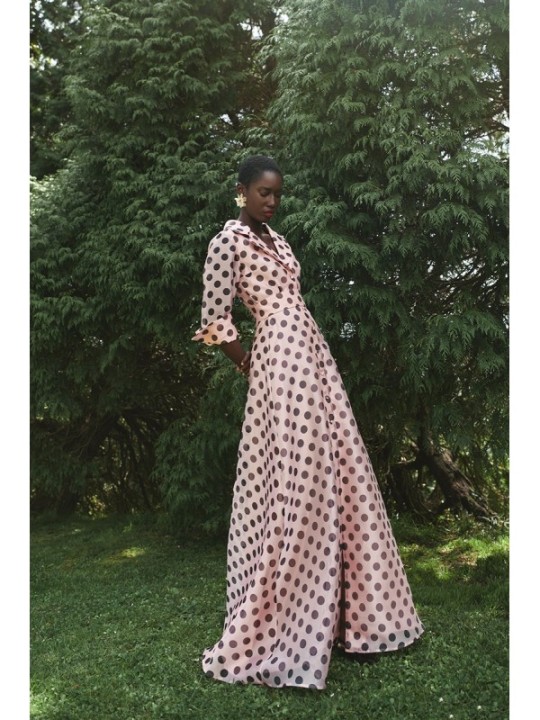 Vestido camisero largo con cuello esmoquin en organza lunares rosa para invitadas