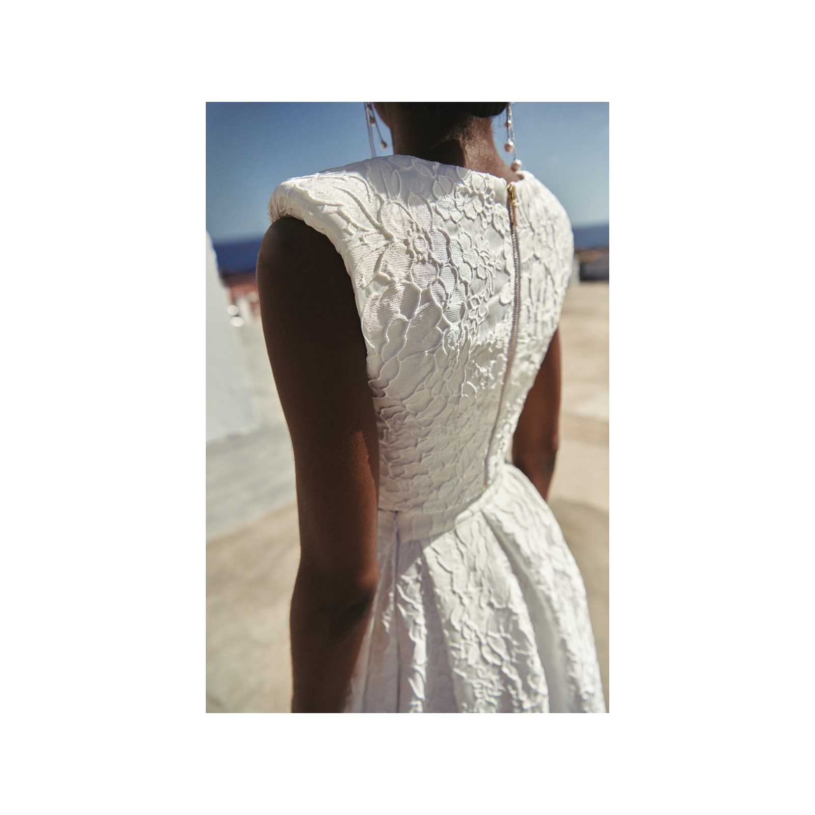 Top corto brocado flores blanco para boda civil
