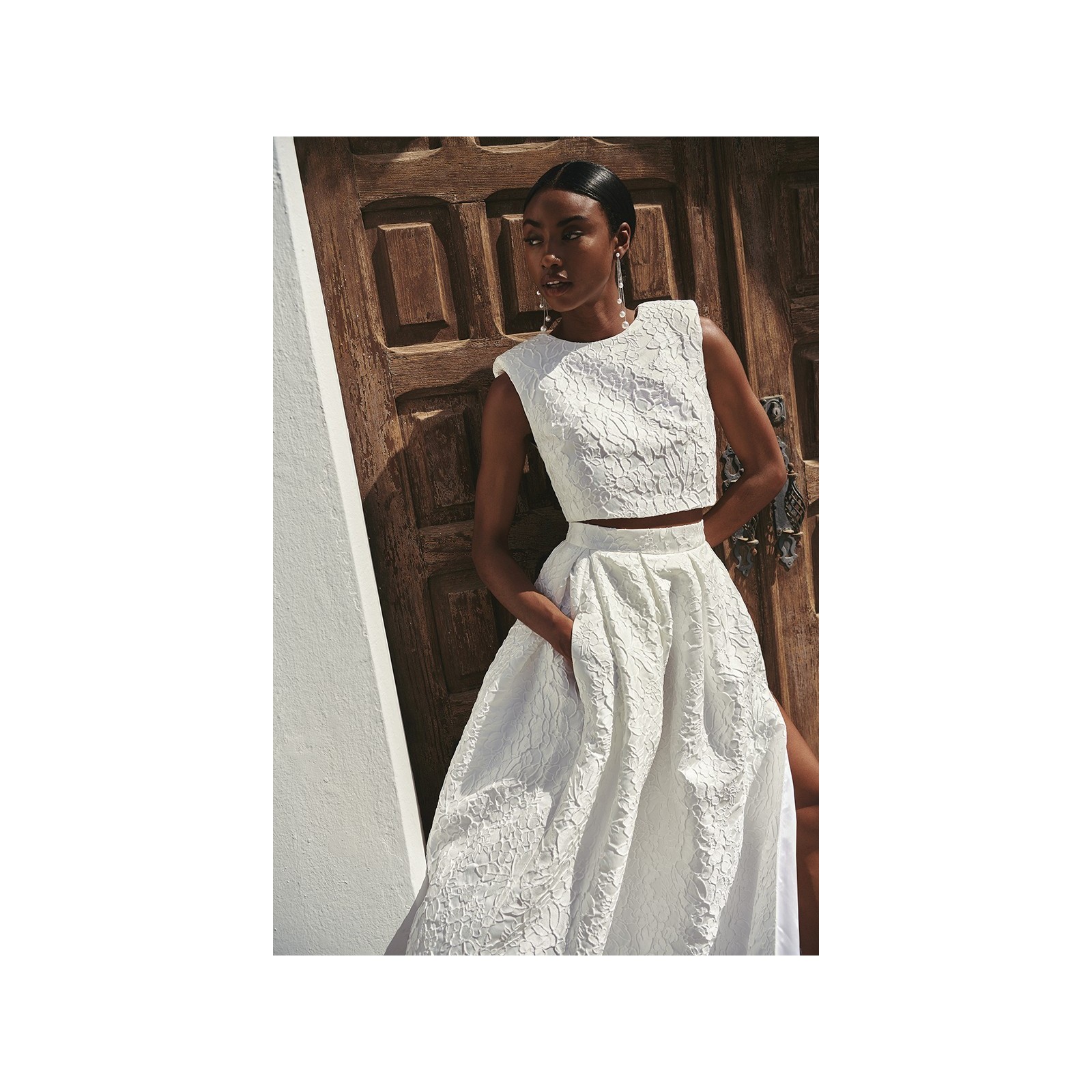 Top corto brocado flores blanco para boda civil
