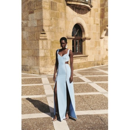 vestido largo azul claro invitada asimetrico con aberturas y pasamaneria