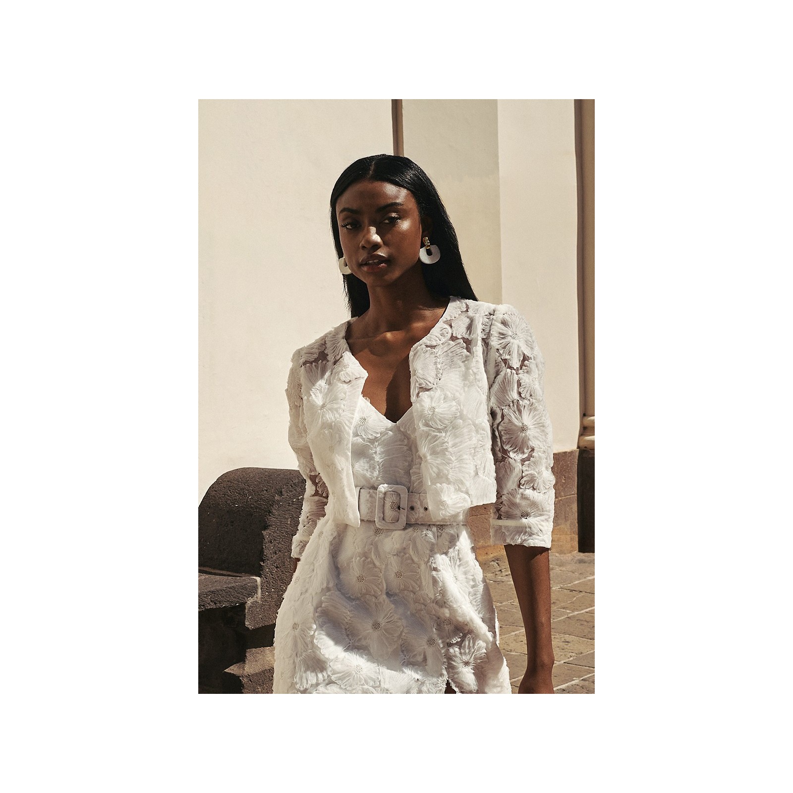 chaqueta corta tul flores blanca transparente