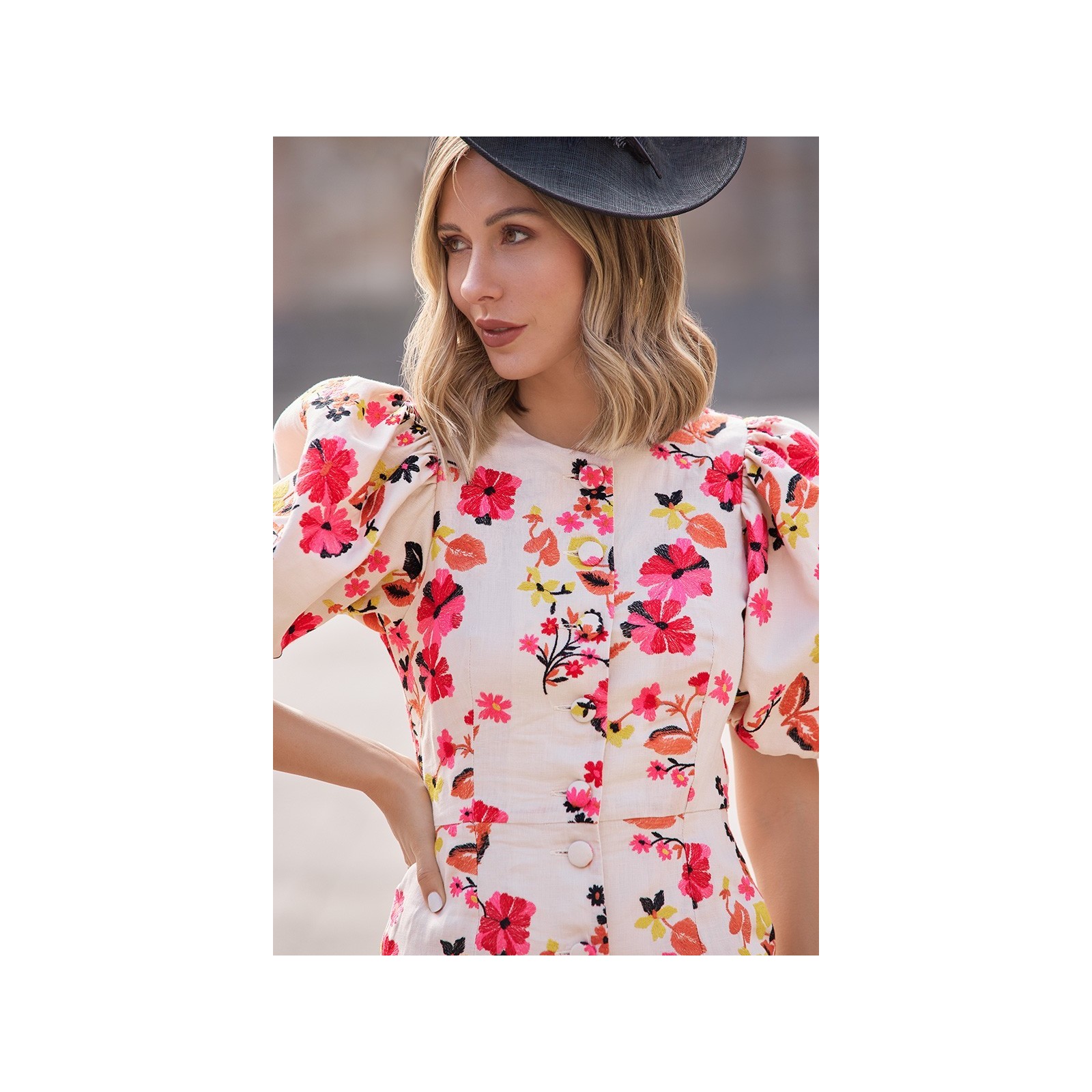 Vestido lino sostenible bordado flores manga globo  para invitada