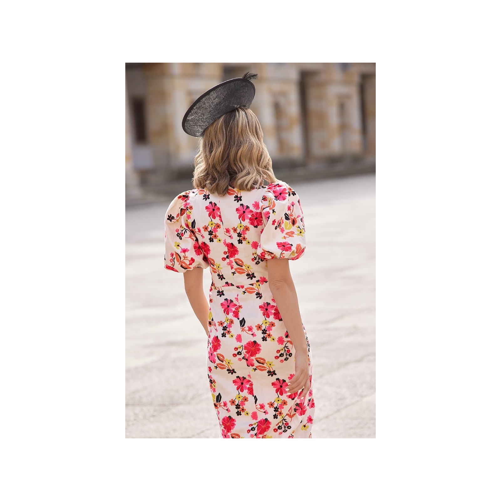 Vestido lino sostenible bordado flores manga globo  para invitada