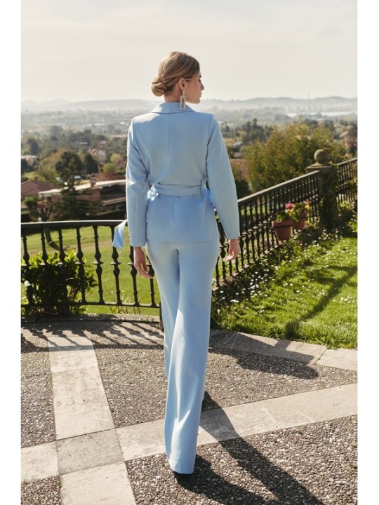 Chaqueta crepe azul claro joya con plumas